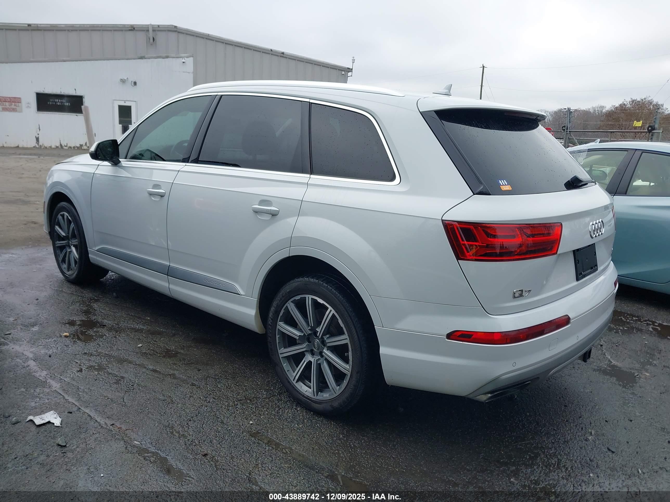 AUDI Q7 image 3