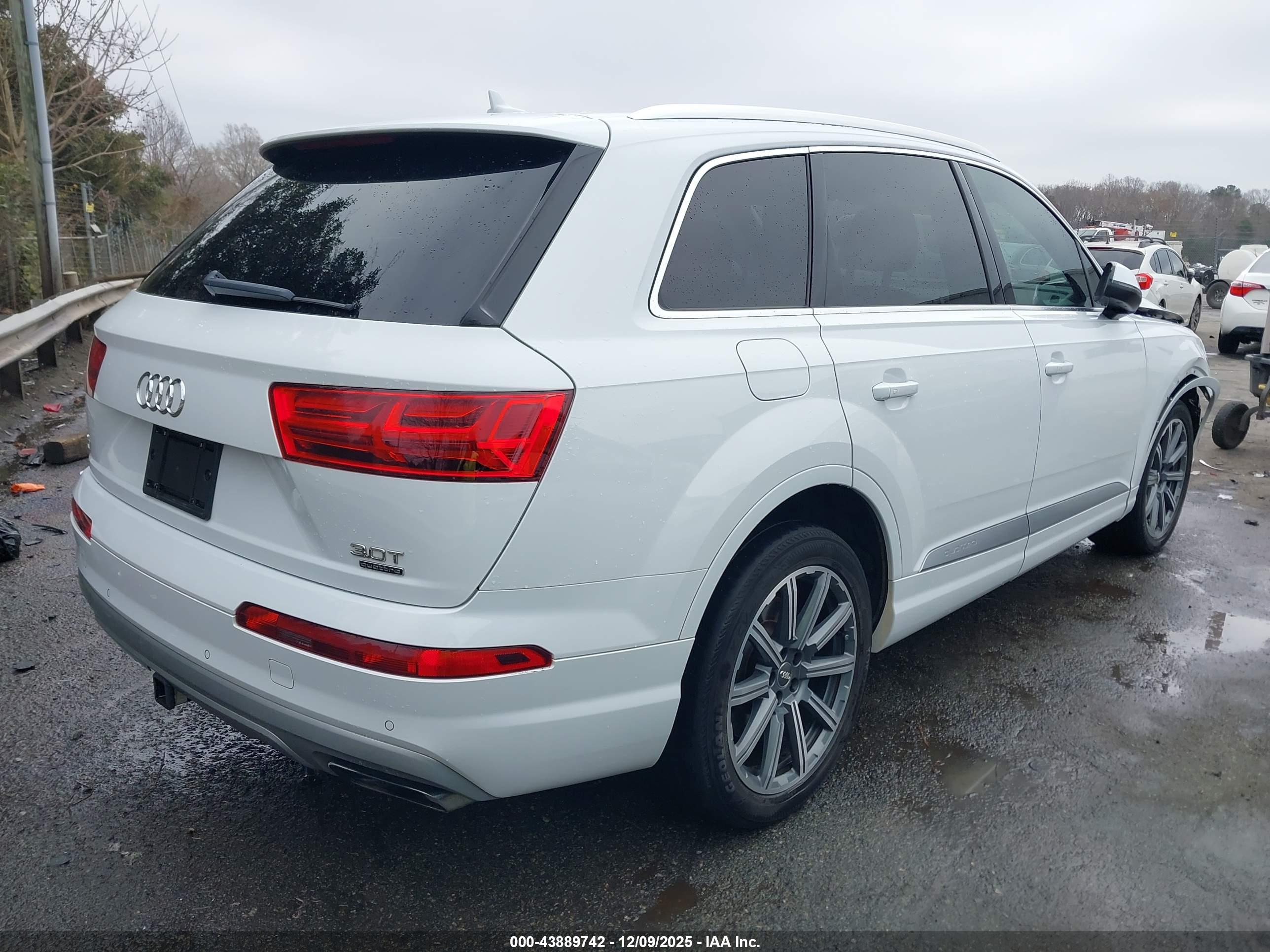 AUDI Q7 image 4