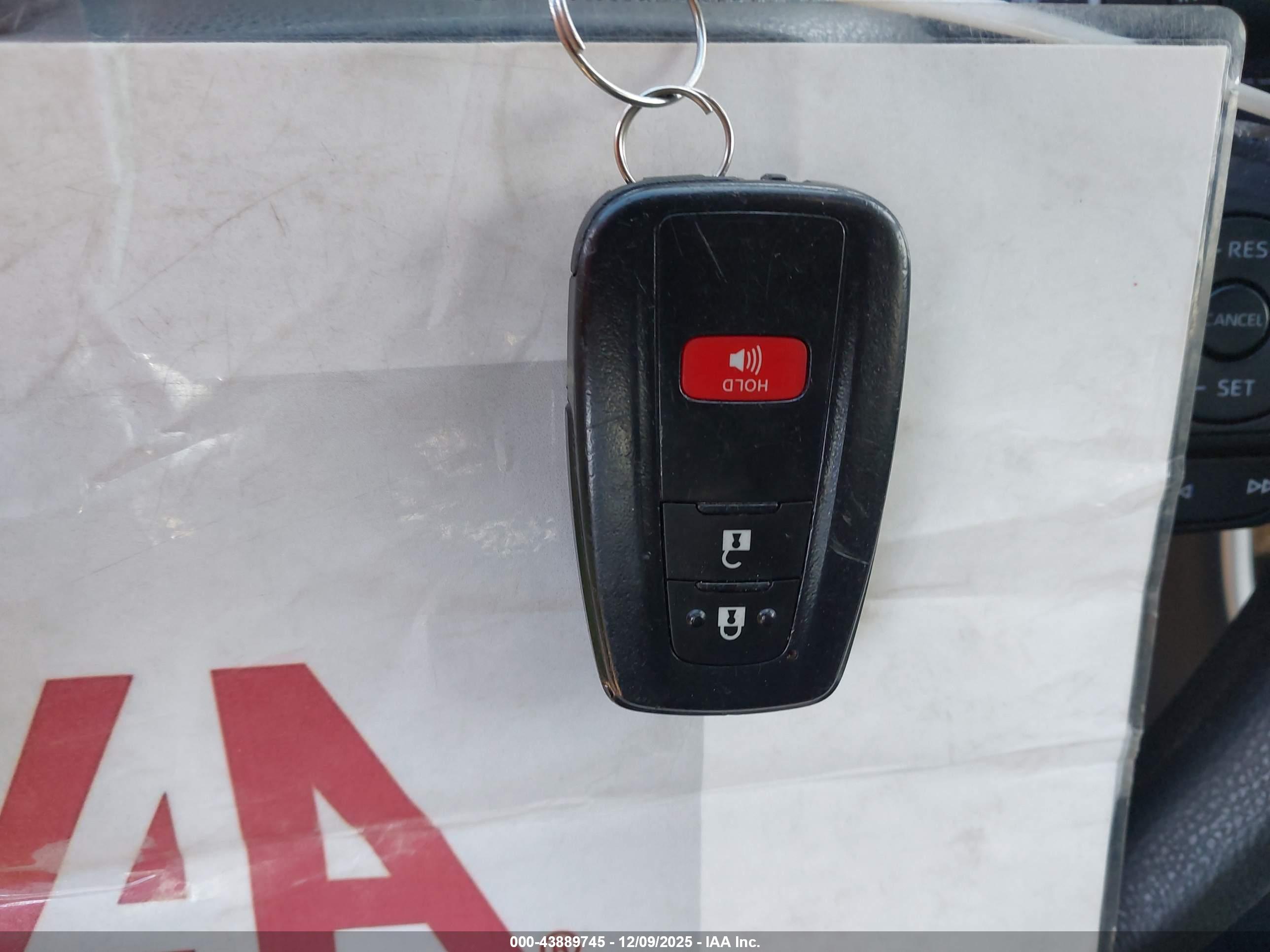 TOYOTA RAV4 image 11
