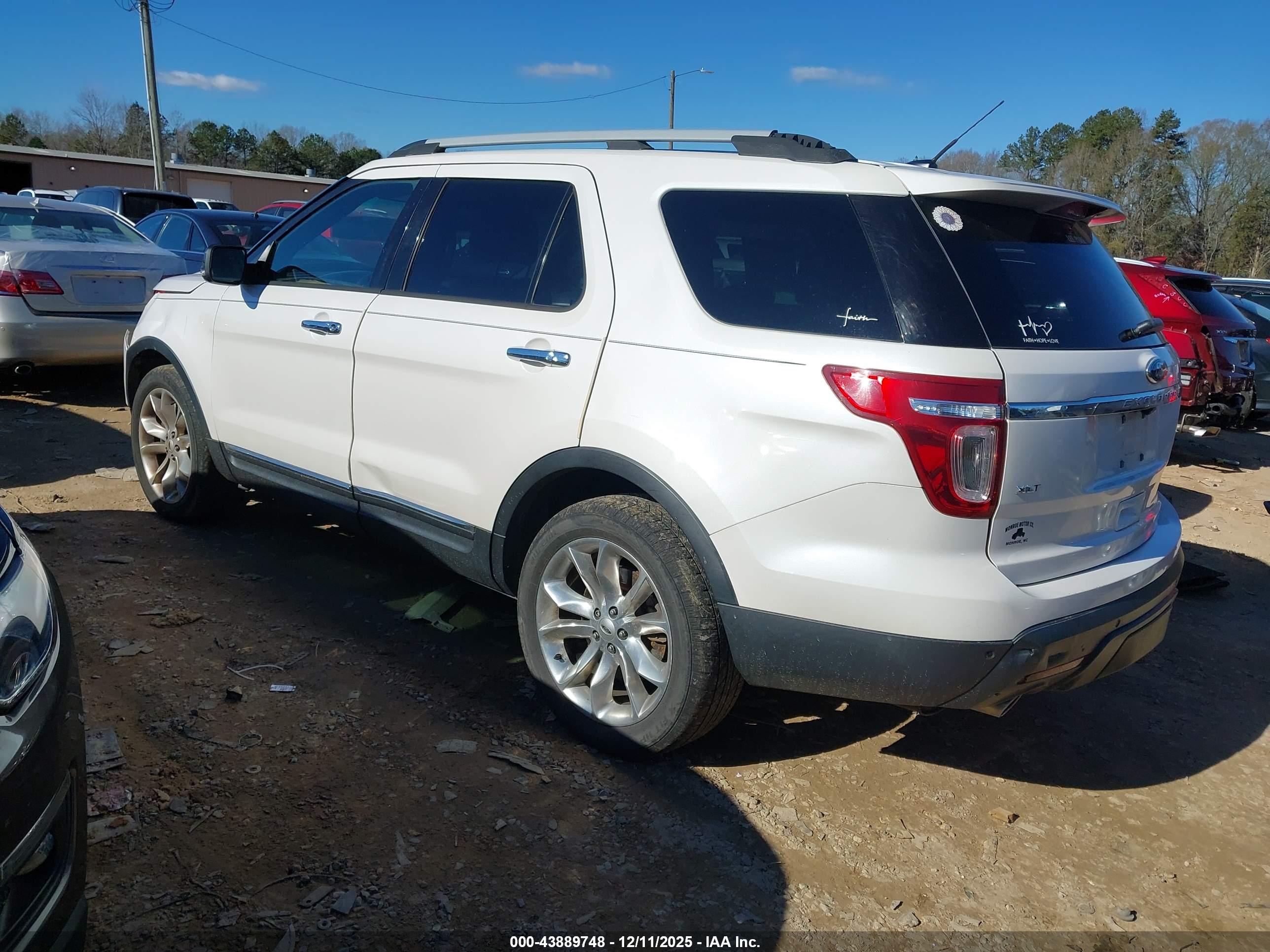 FORD EXPLORER image 3