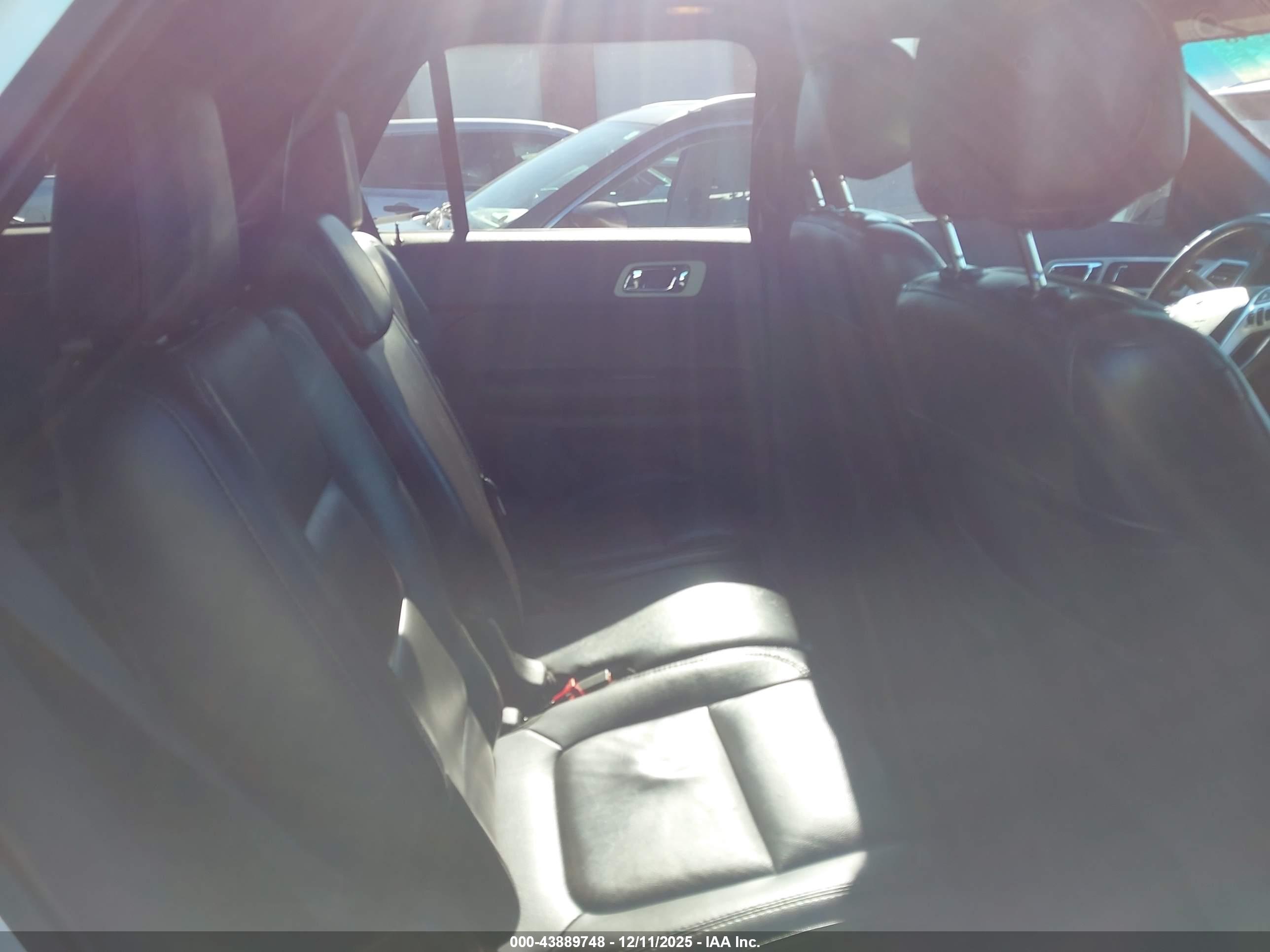 FORD EXPLORER image 8