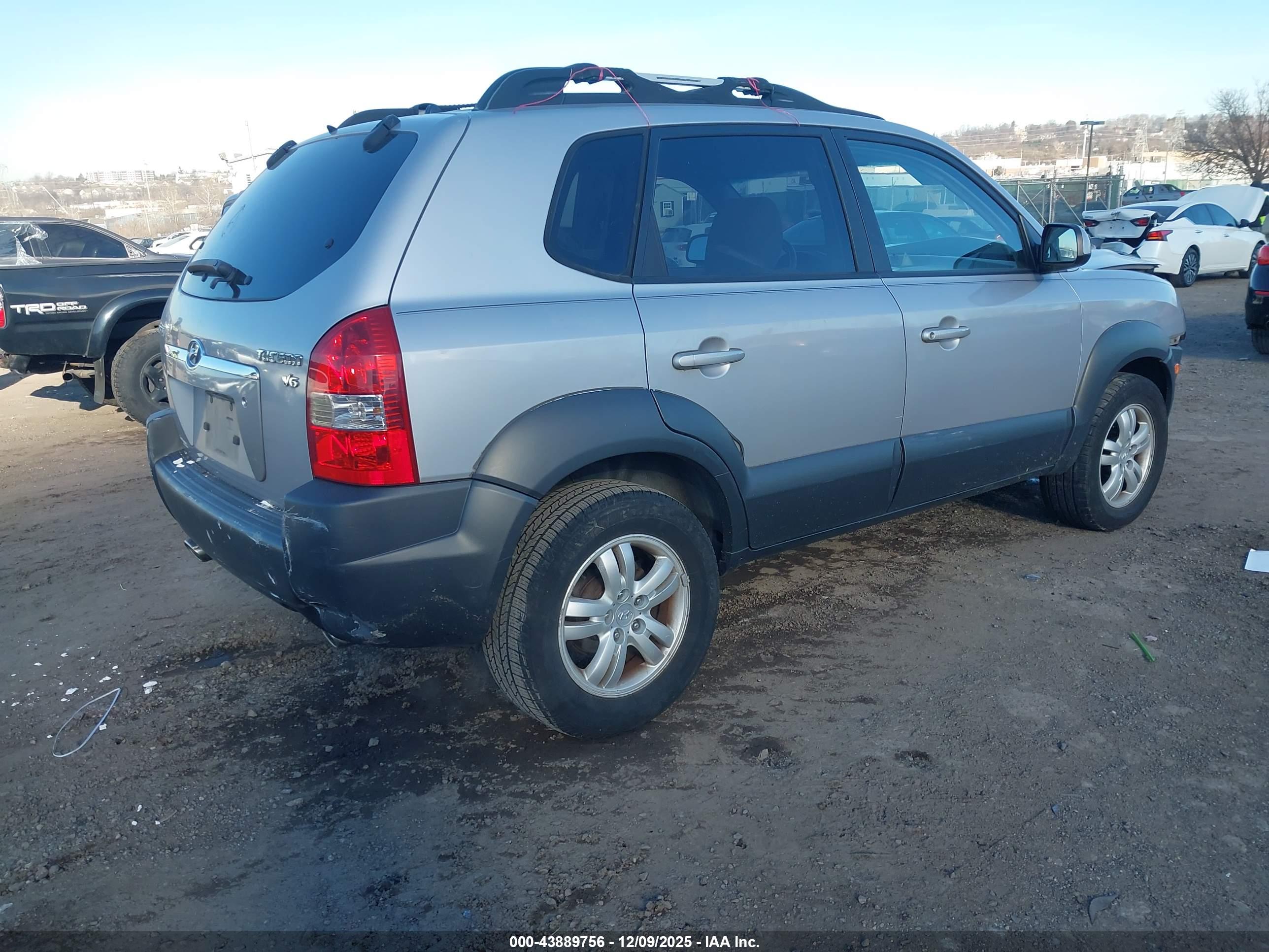 HYUNDAI TUCSON image 4