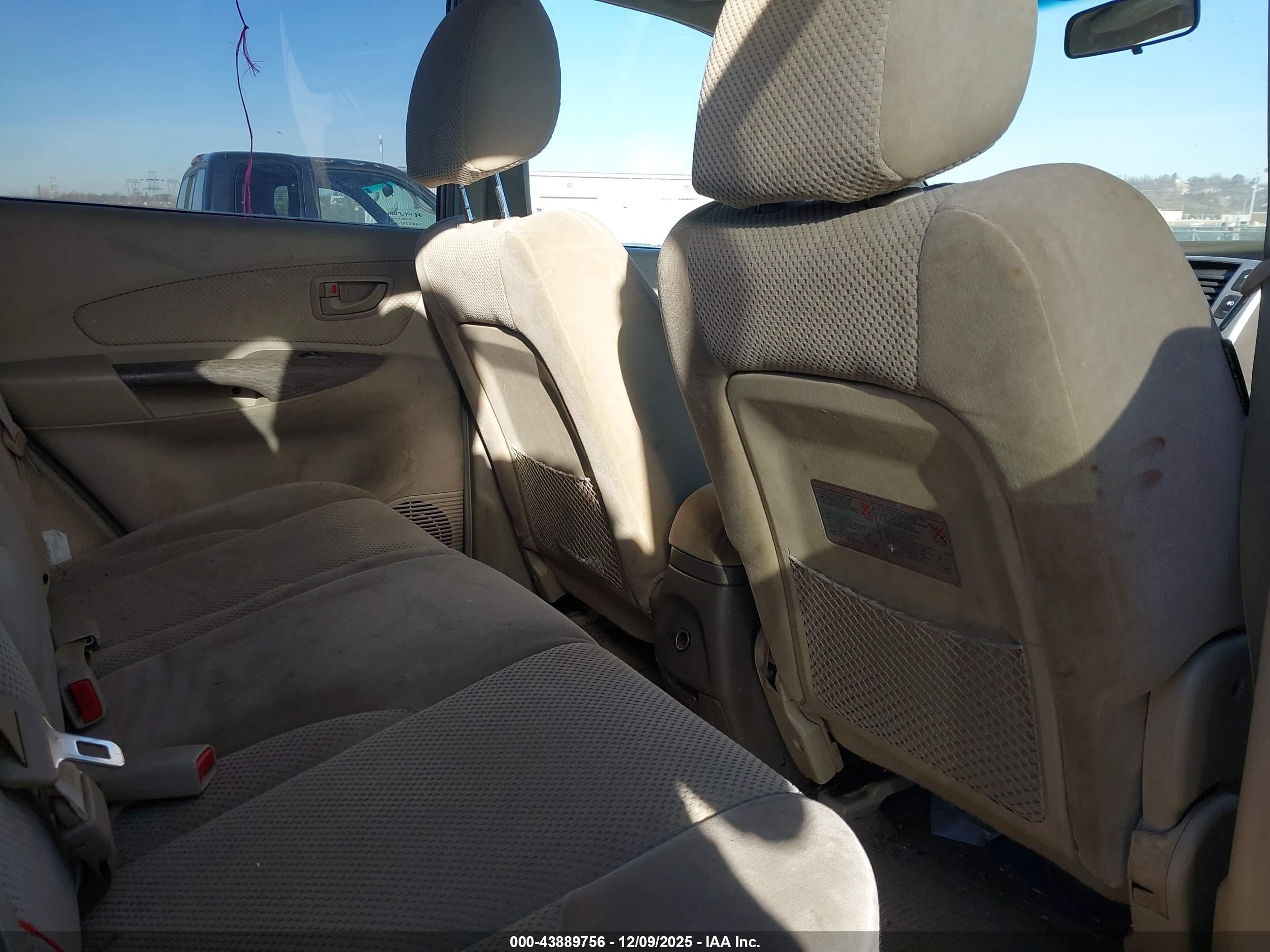 HYUNDAI TUCSON image 8