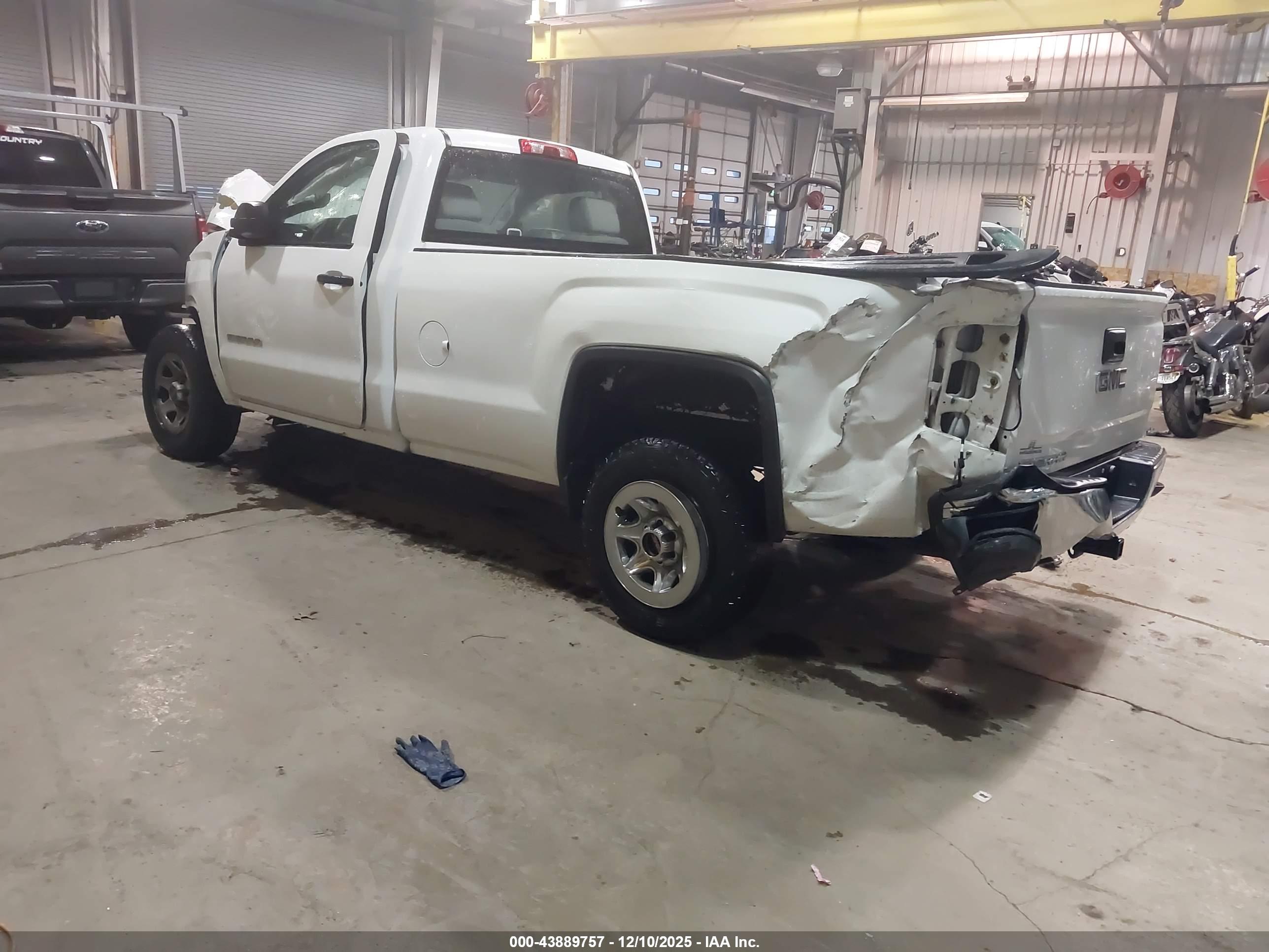 GMC SIERRA image 3