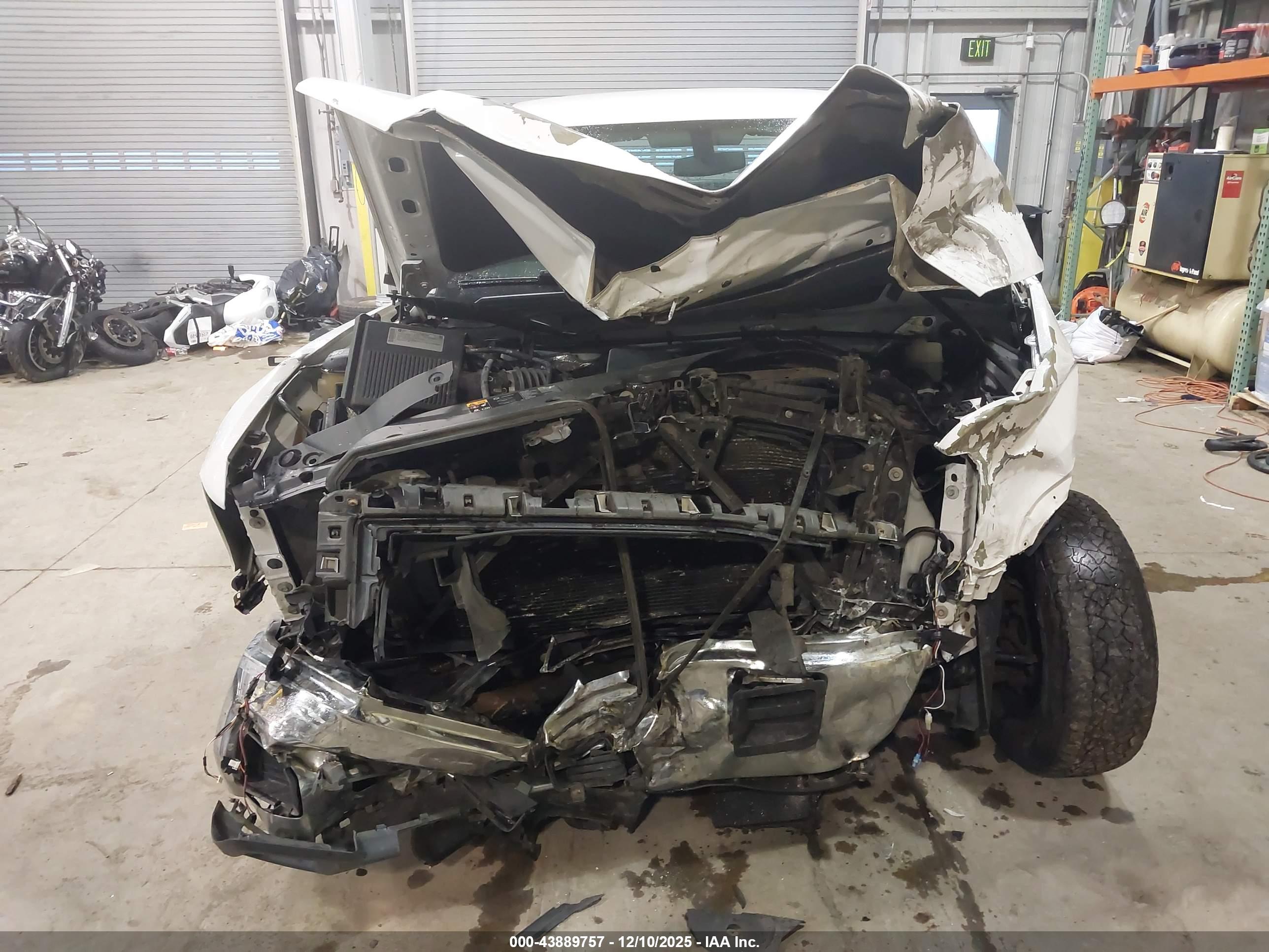 GMC SIERRA image 6