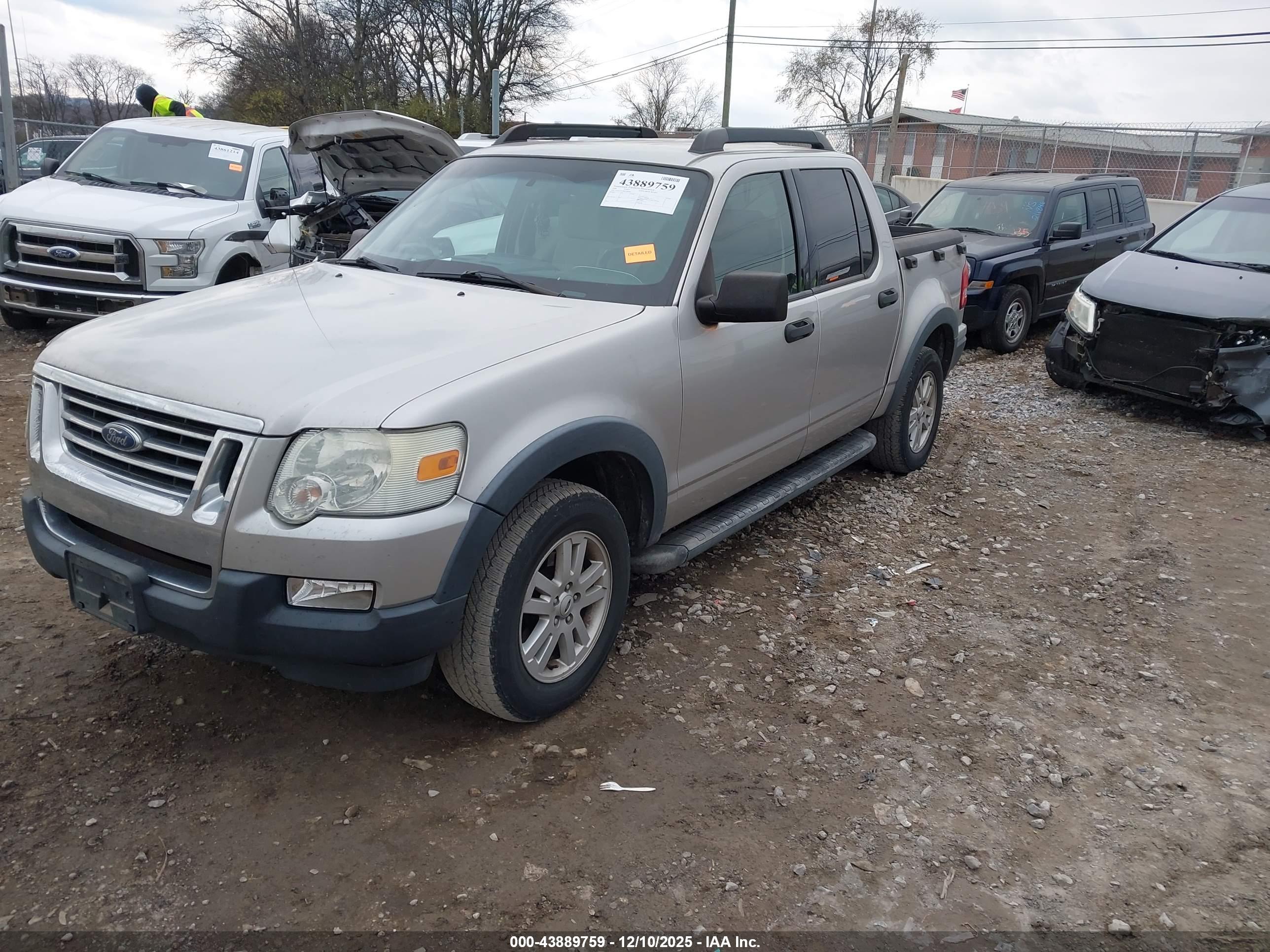 FORD EXPLORER image 2