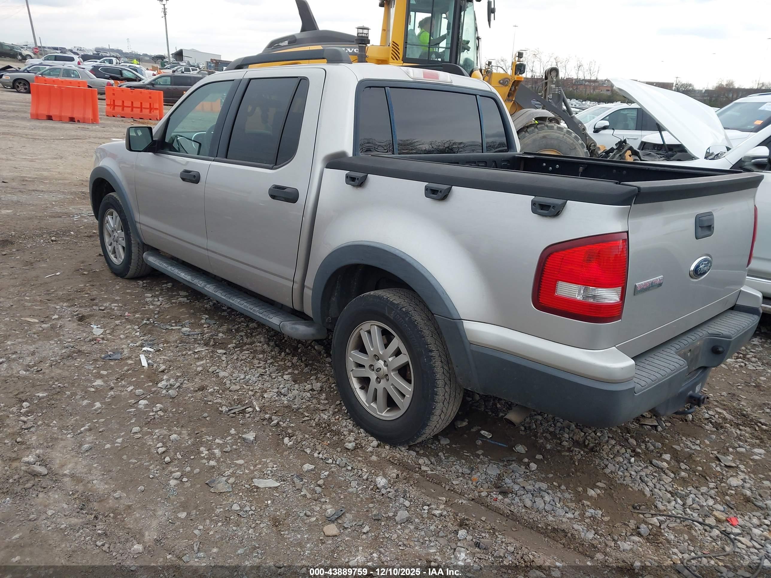 FORD EXPLORER image 3