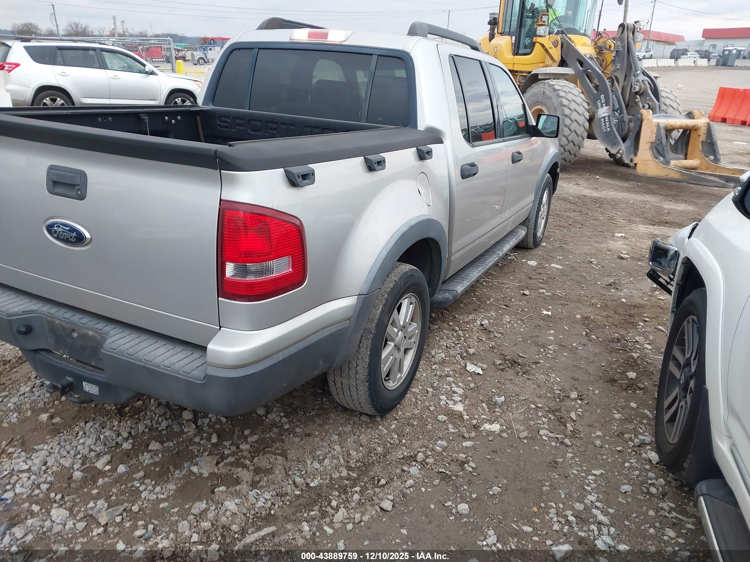 FORD EXPLORER image 4