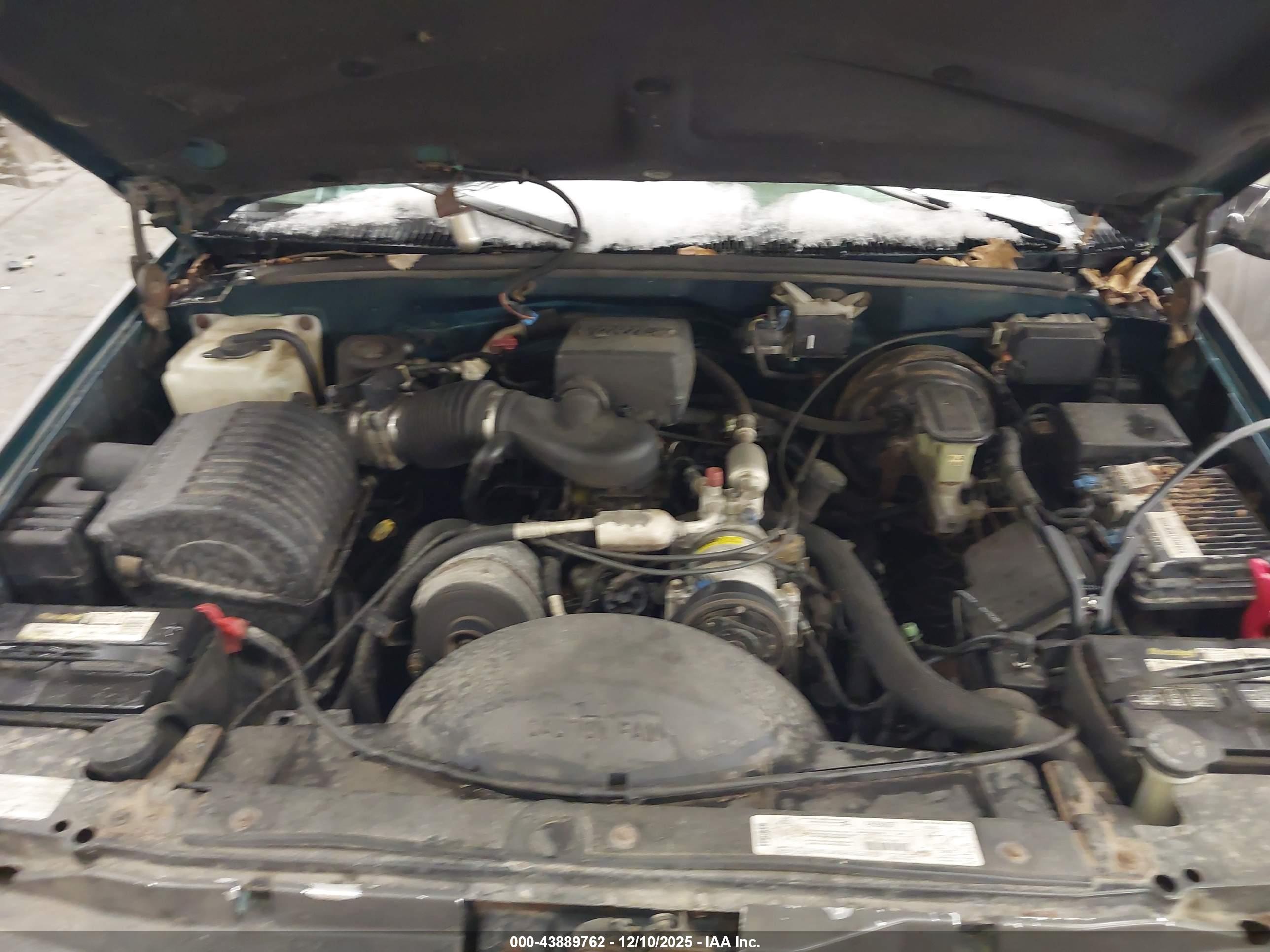 CHEVROLET SUBURBAN image 10