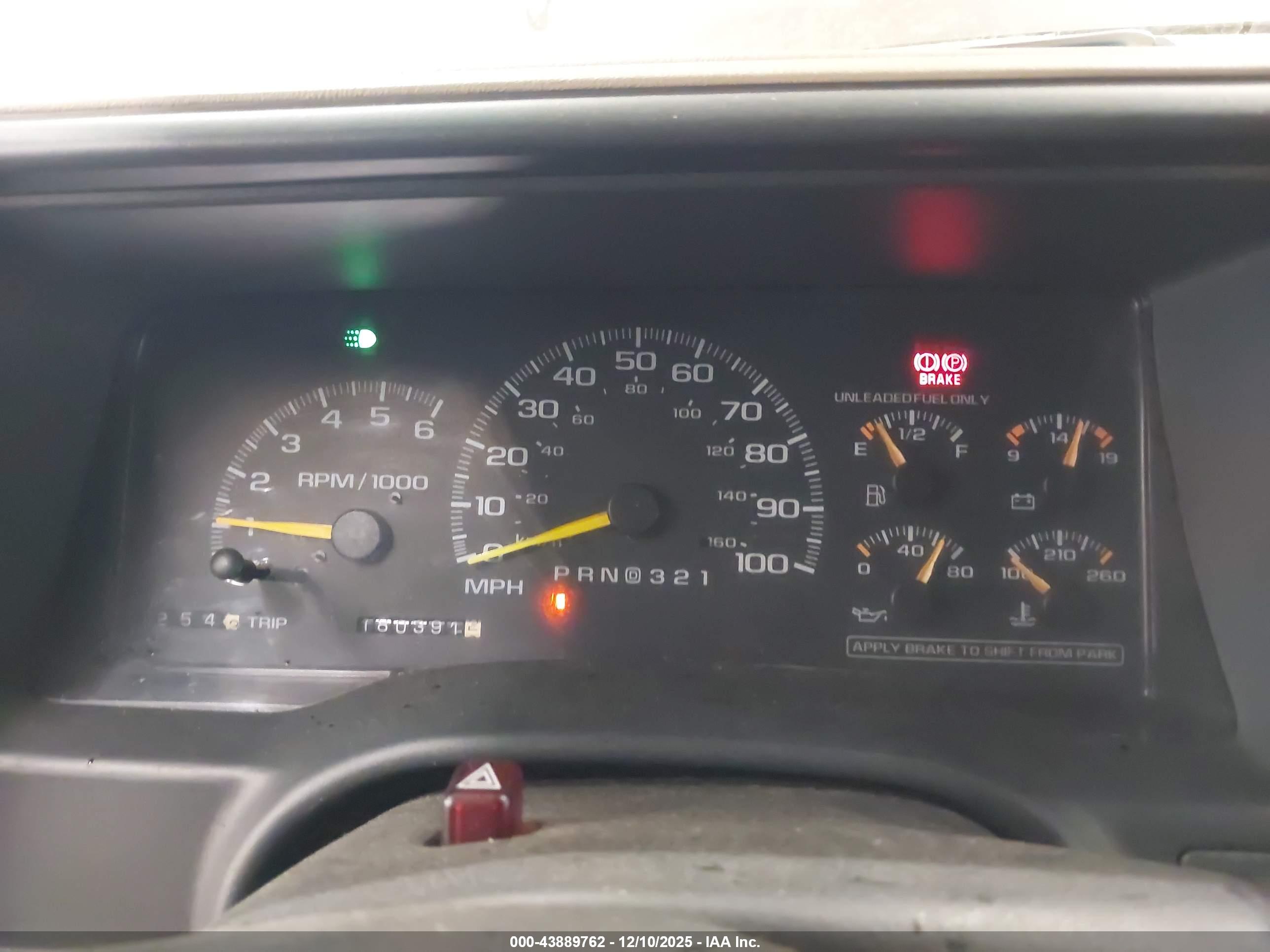 CHEVROLET SUBURBAN image 7