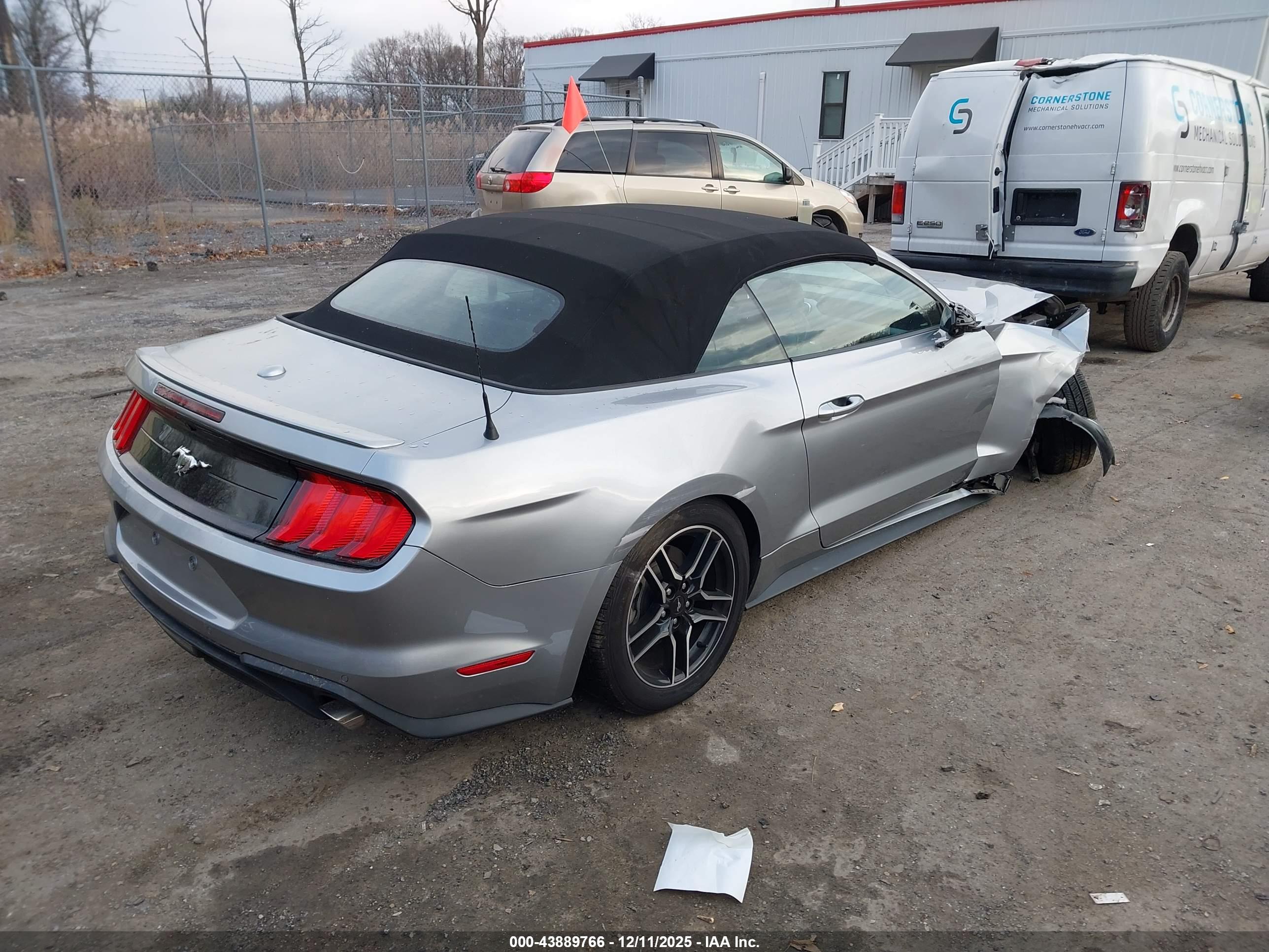 FORD MUSTANG image 4