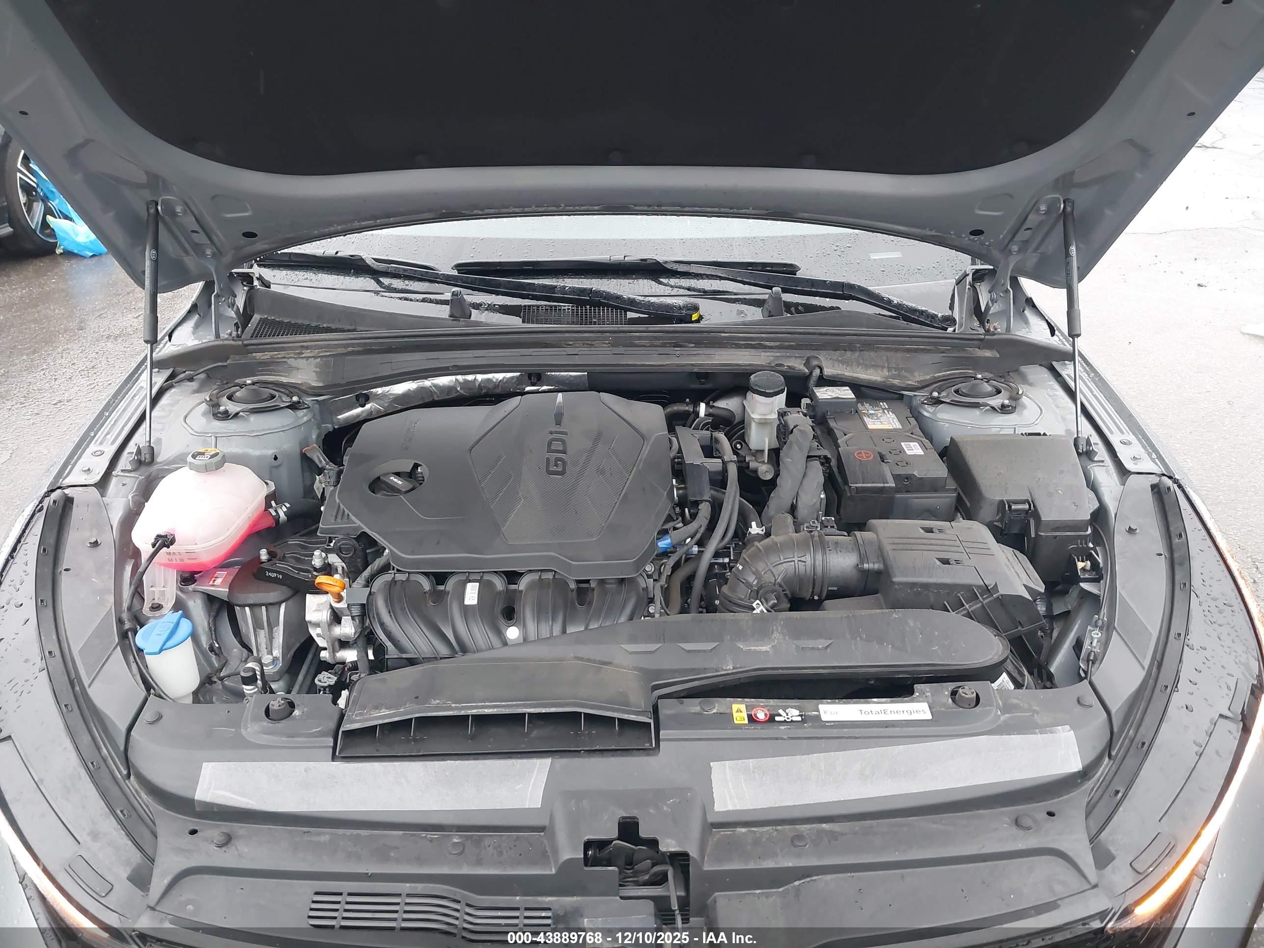 KIA K5 image 10