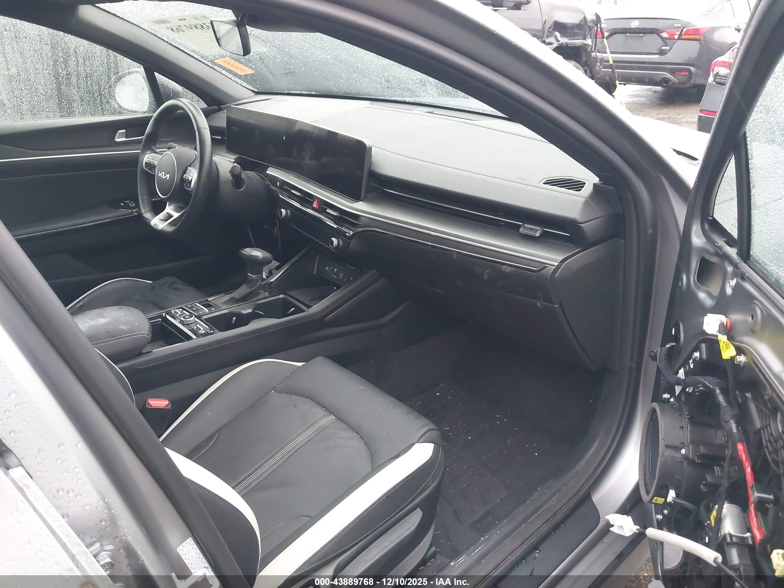 KIA K5 image 5