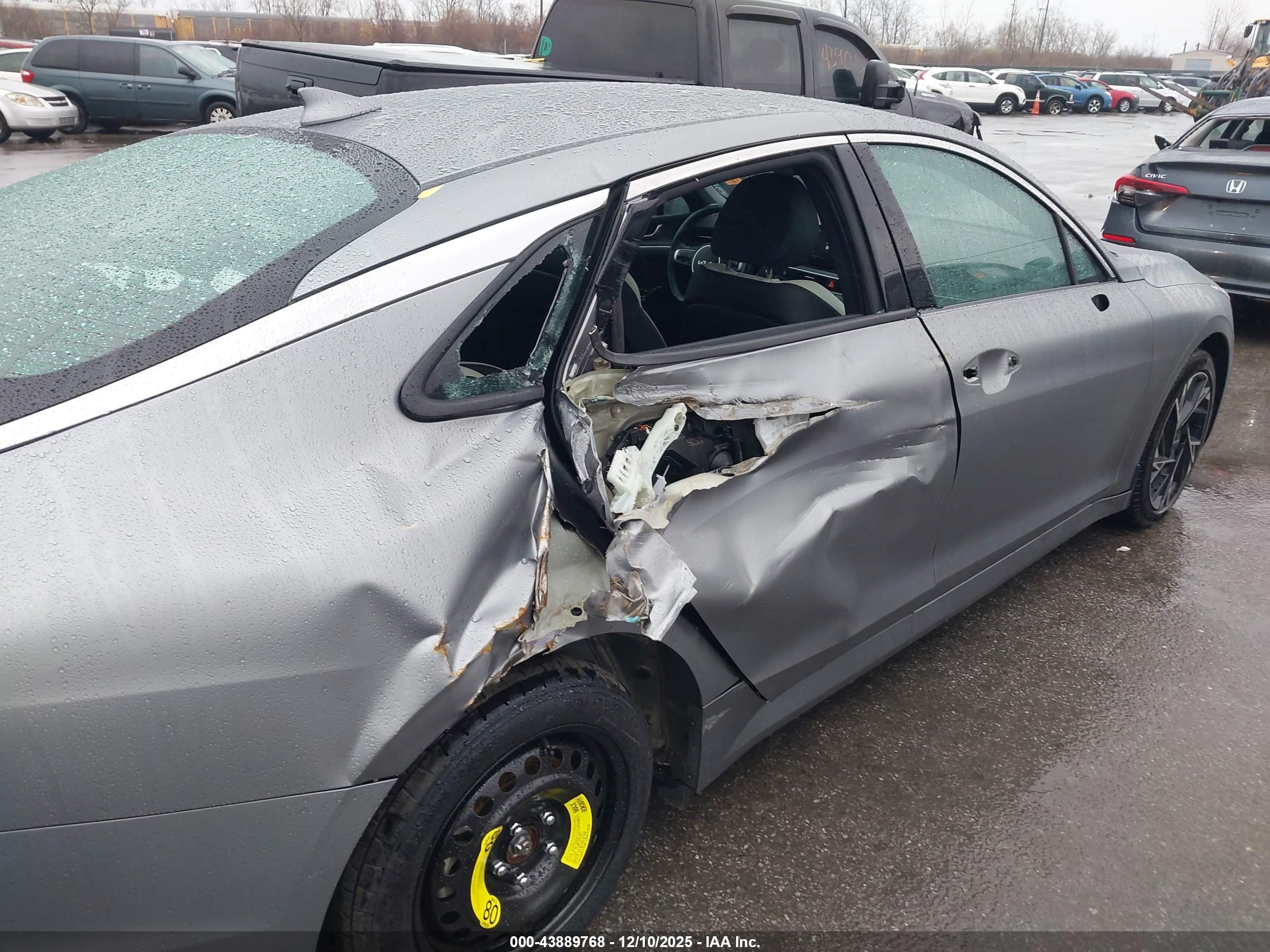 KIA K5 image 6