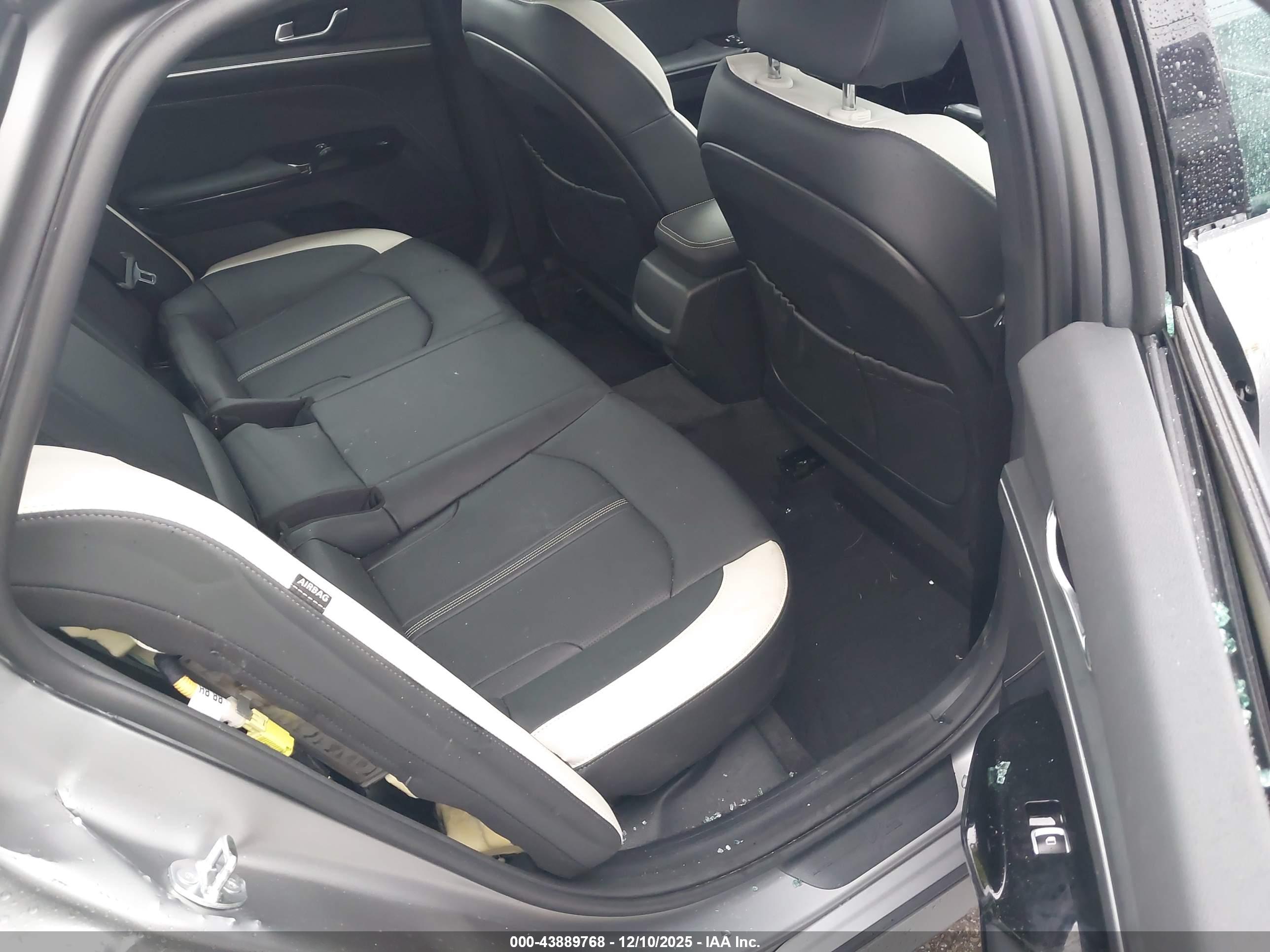 KIA K5 image 8