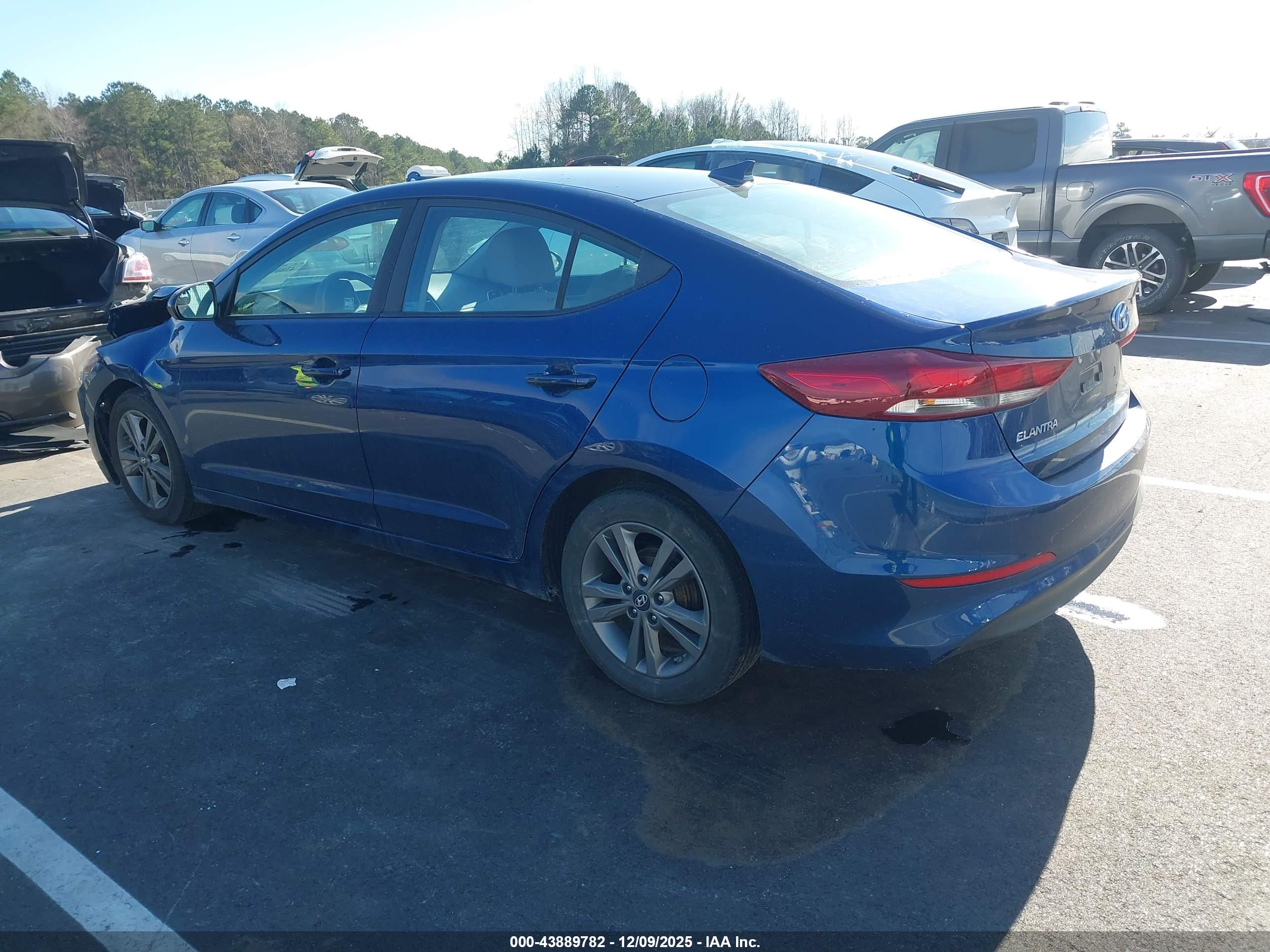 HYUNDAI ELANTRA image 3
