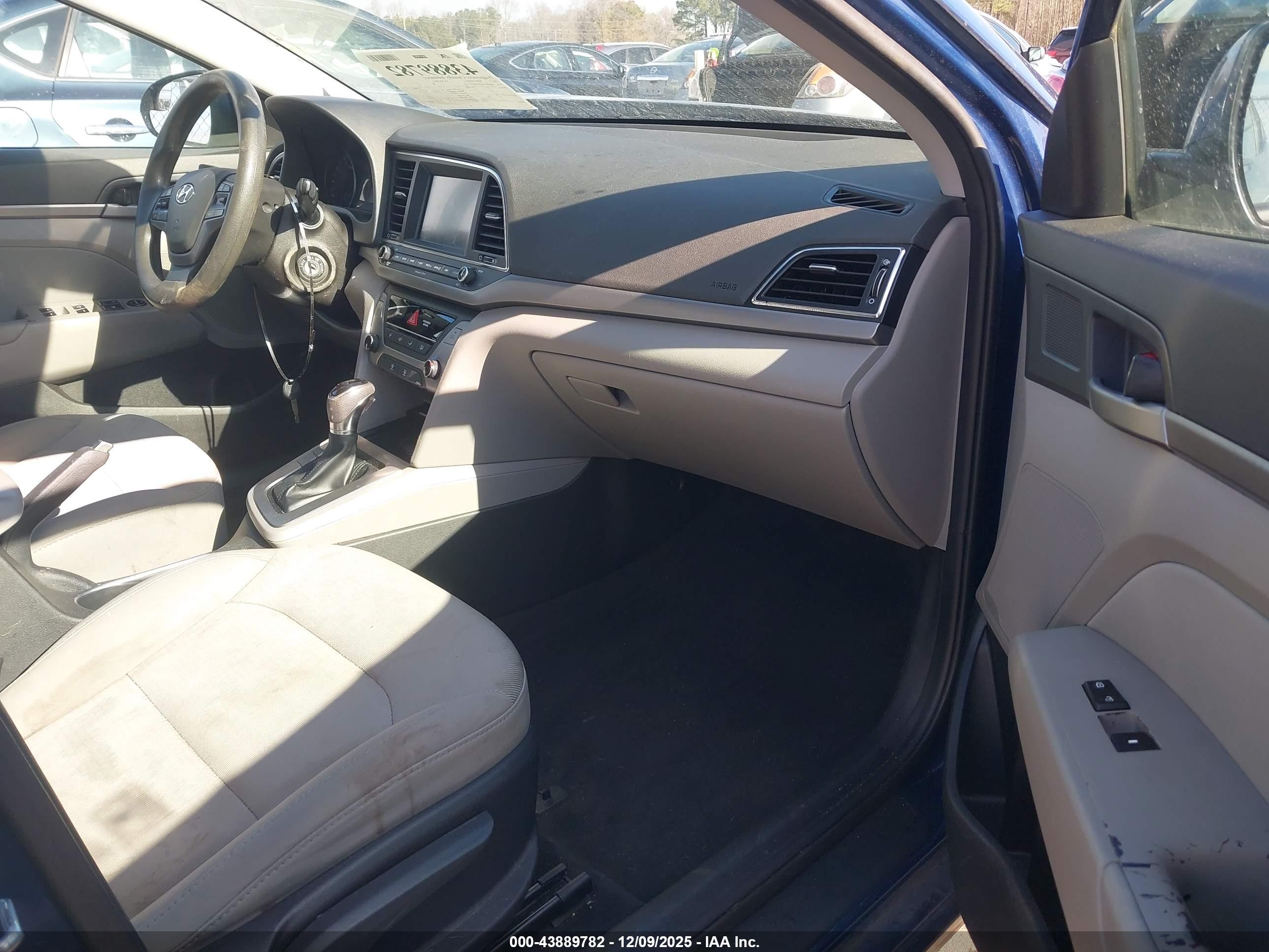 HYUNDAI ELANTRA image 5