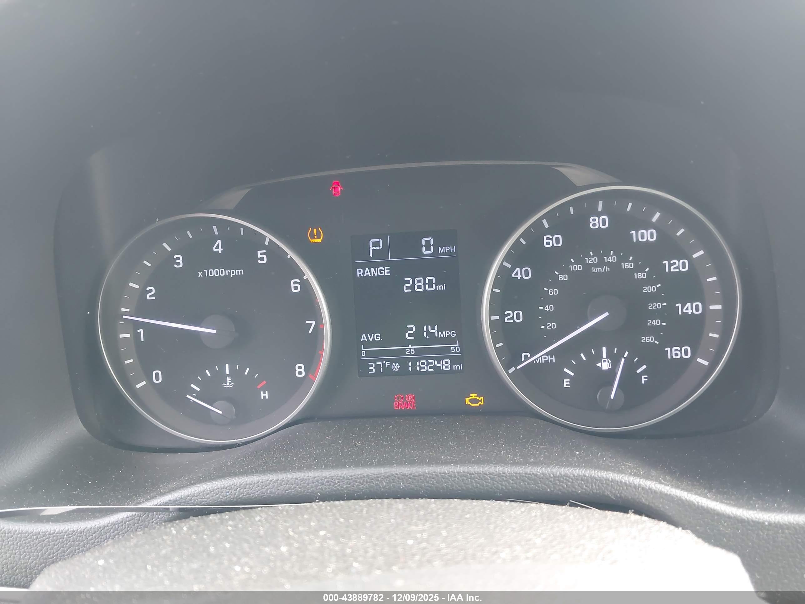 HYUNDAI ELANTRA image 7
