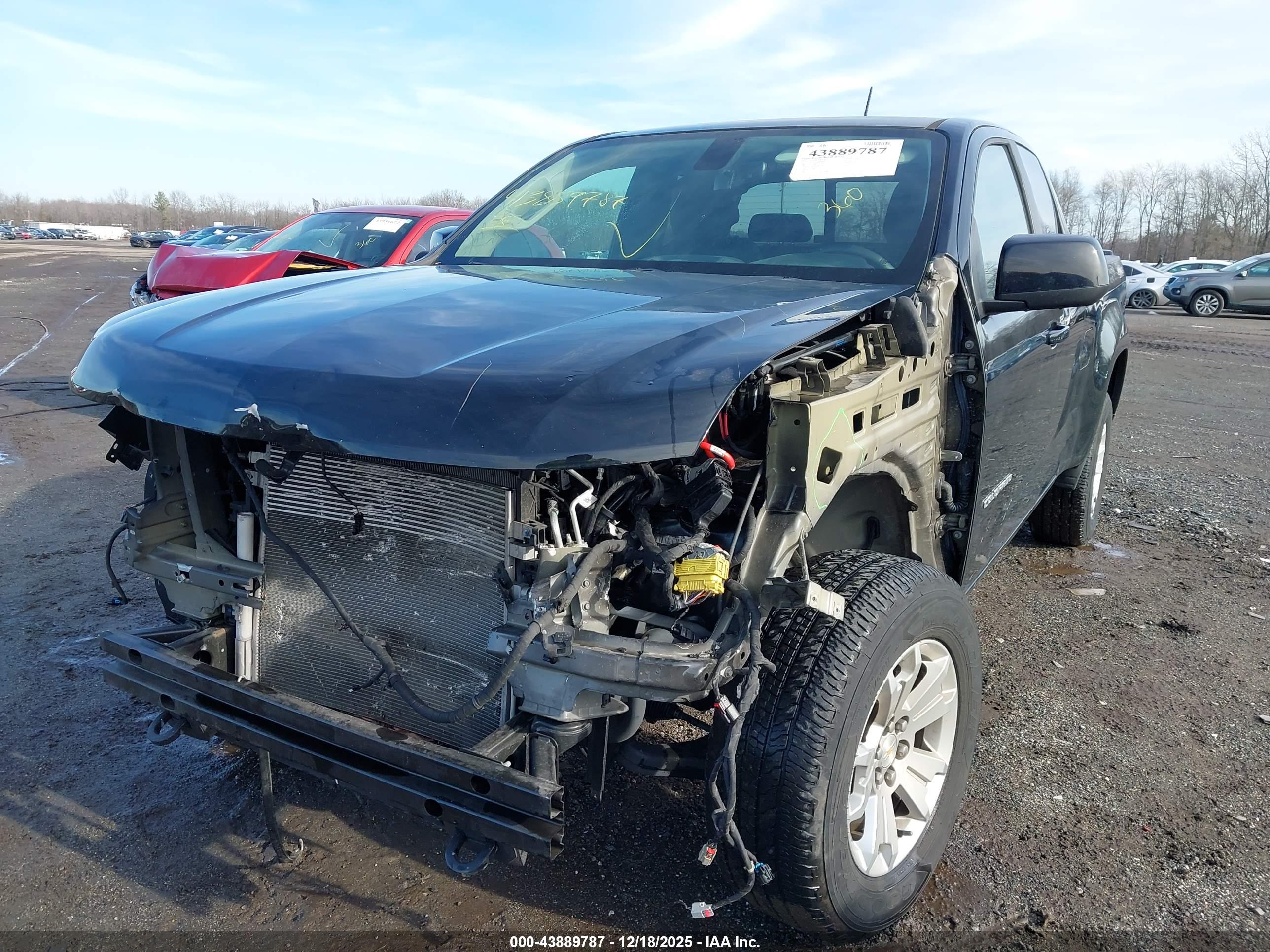 CHEVROLET COLORADO image 6