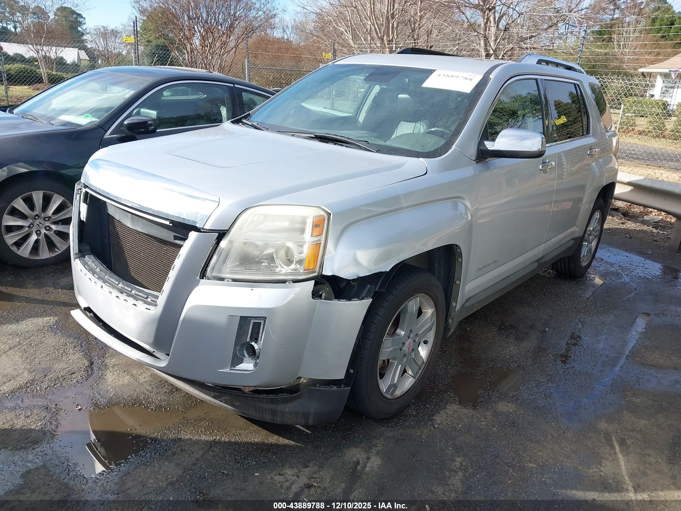 GMC TERRAIN image 2