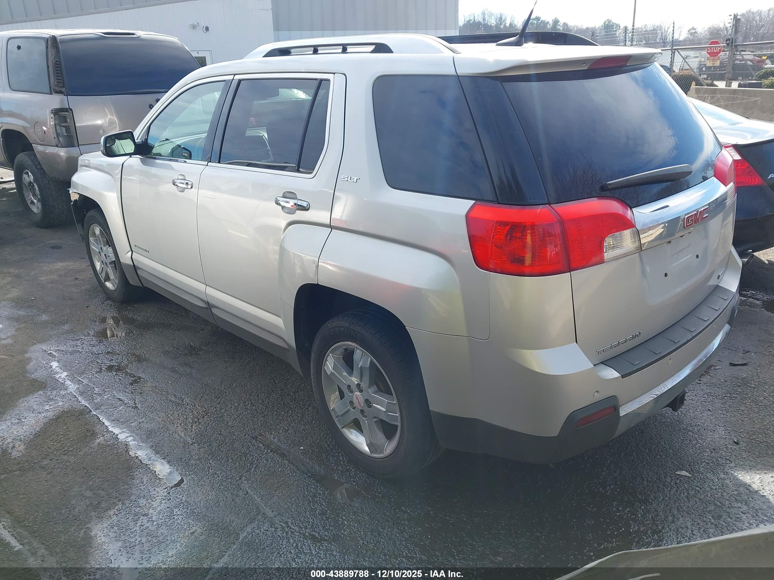 GMC TERRAIN image 3
