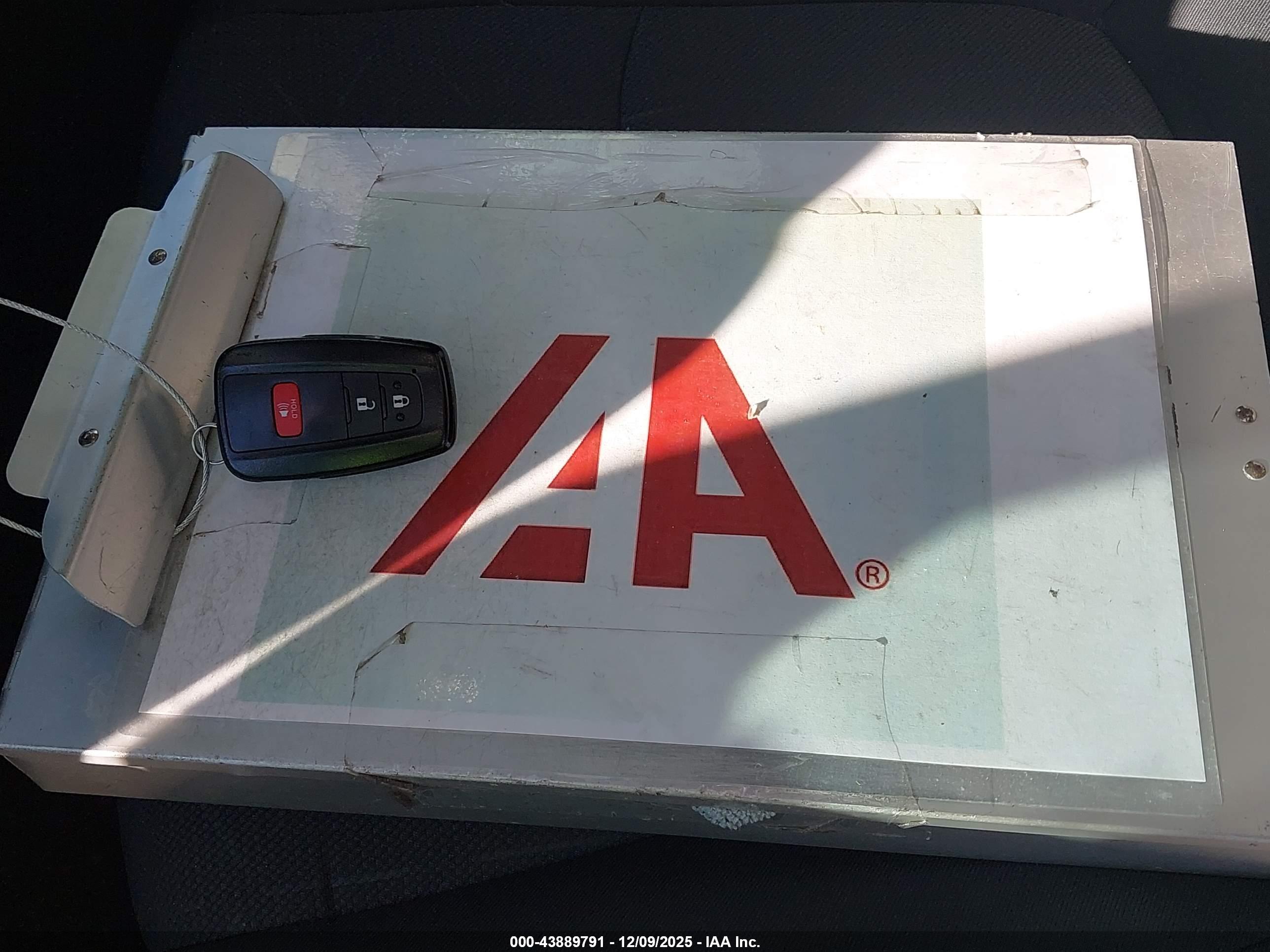 TOYOTA RAV4 image 11