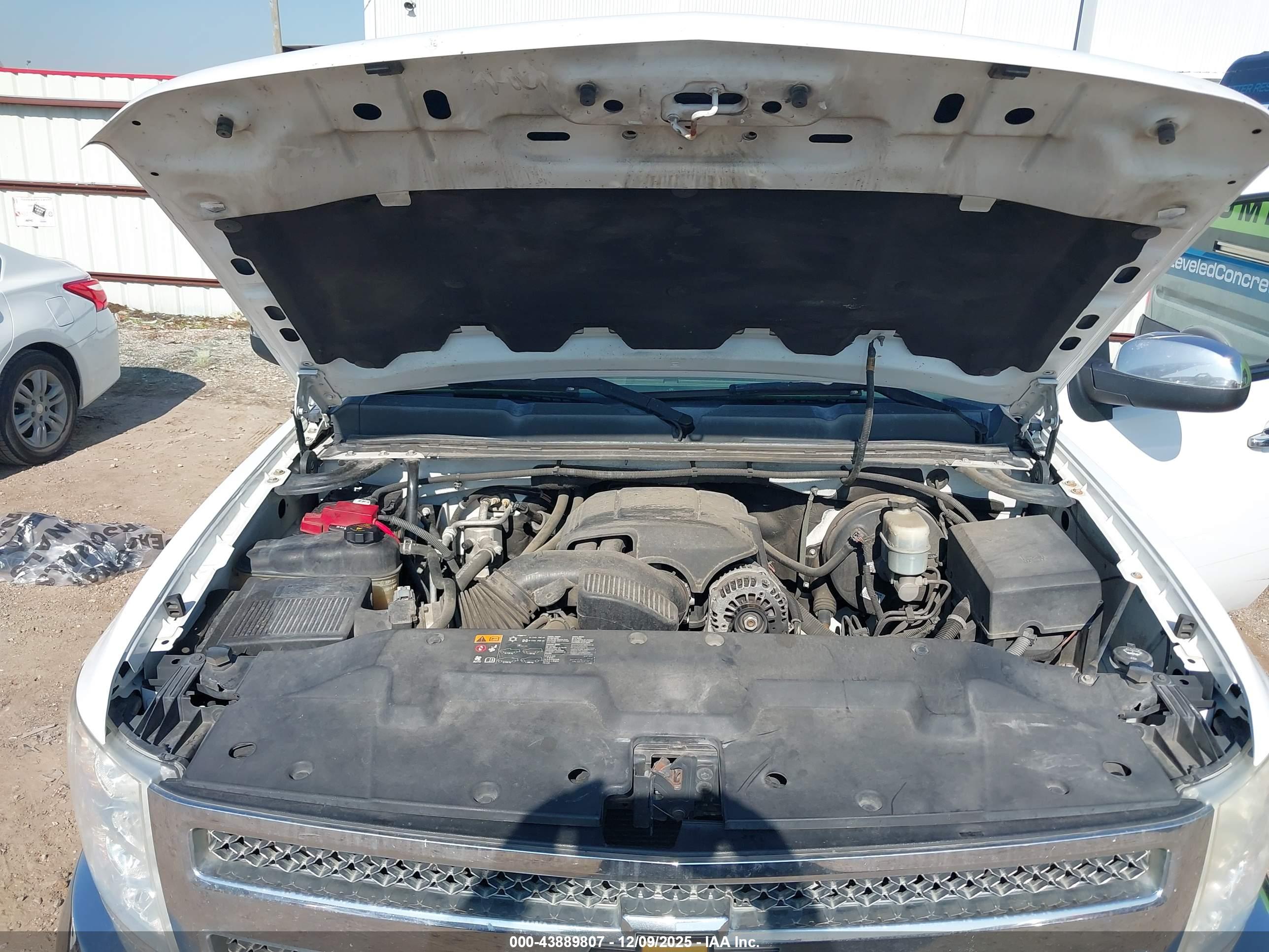 CHEVROLET SILVERADO image 10
