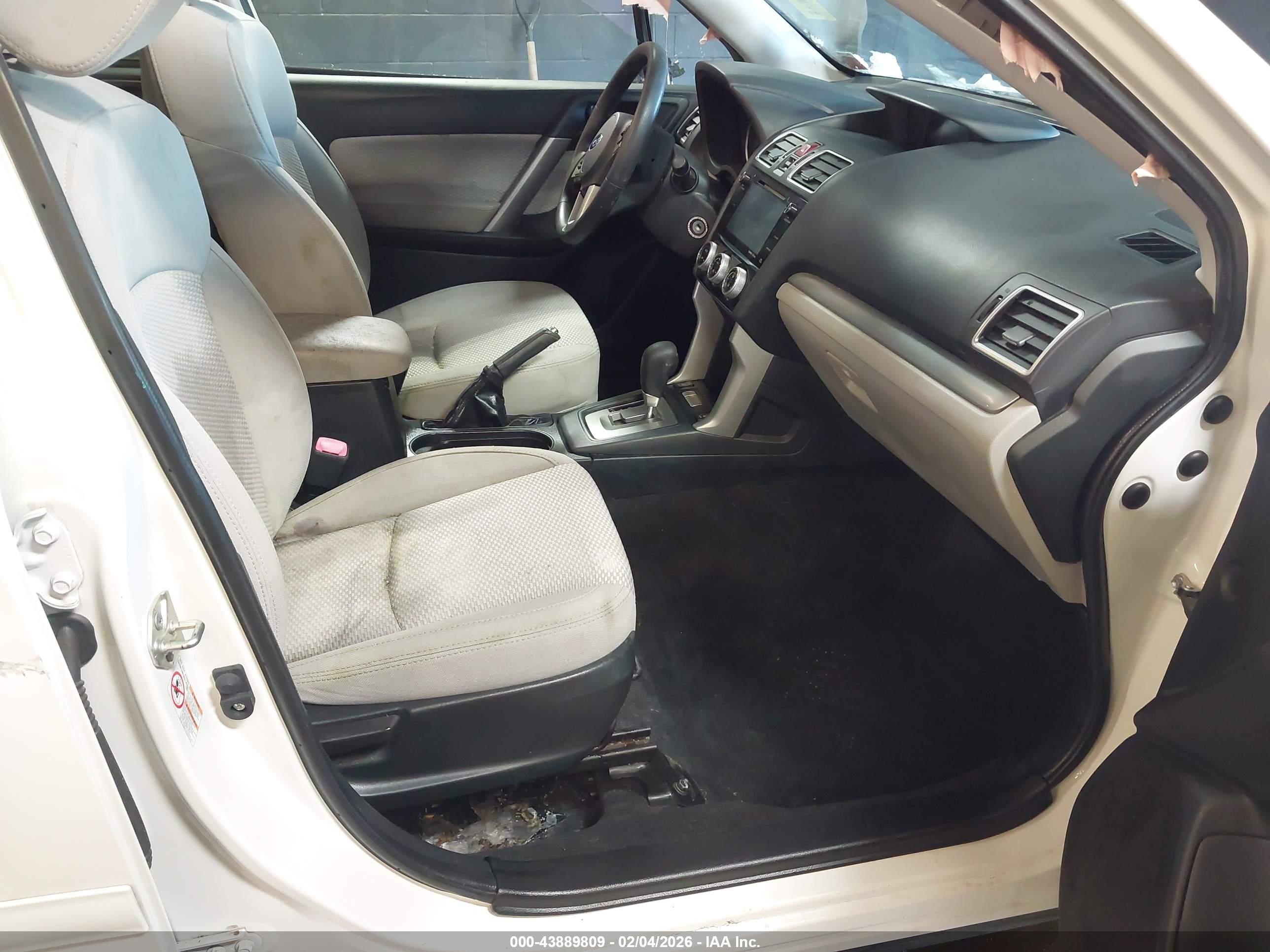 SUBARU FORESTER image 5