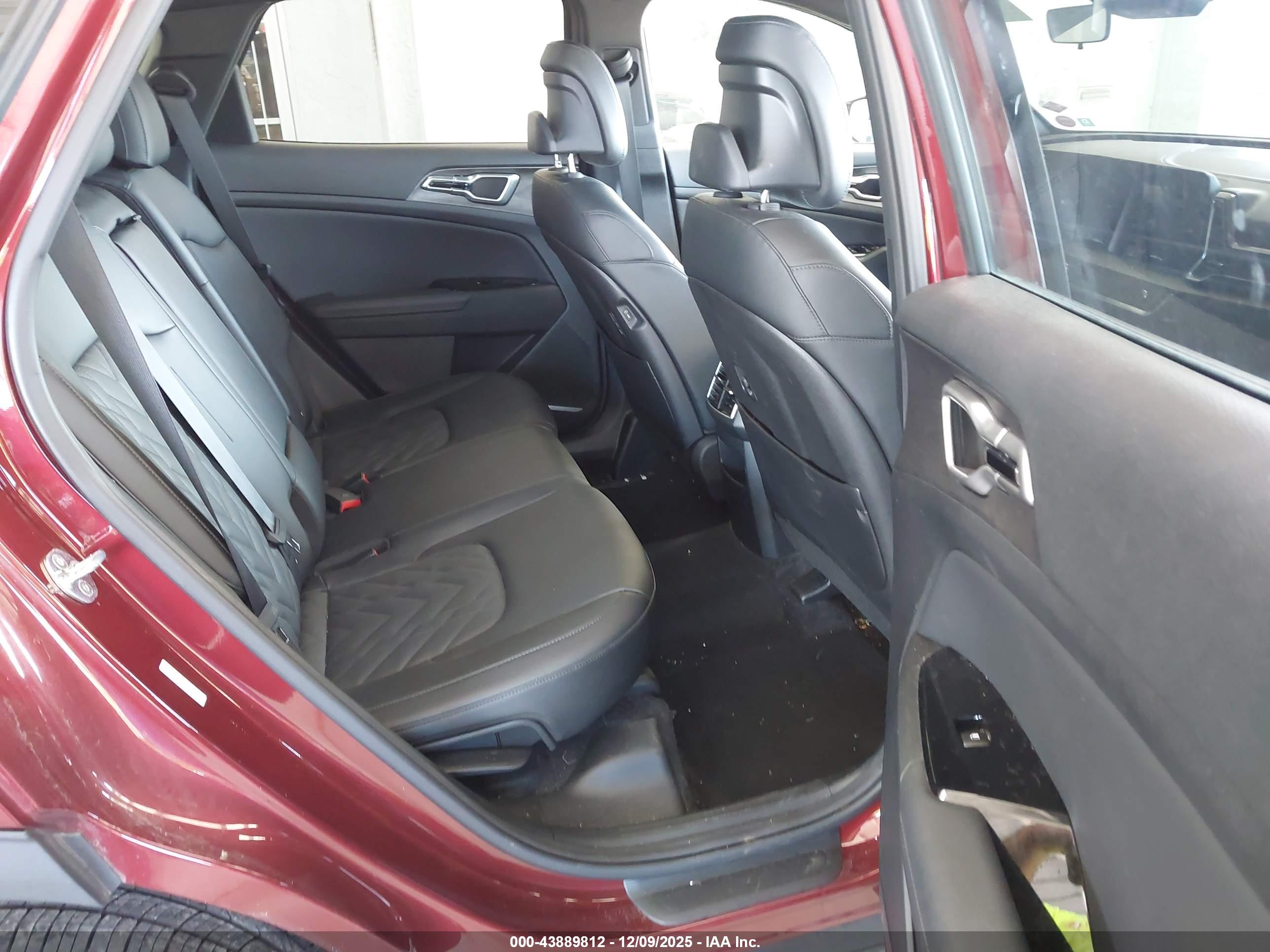 KIA SPORTAGE image 8