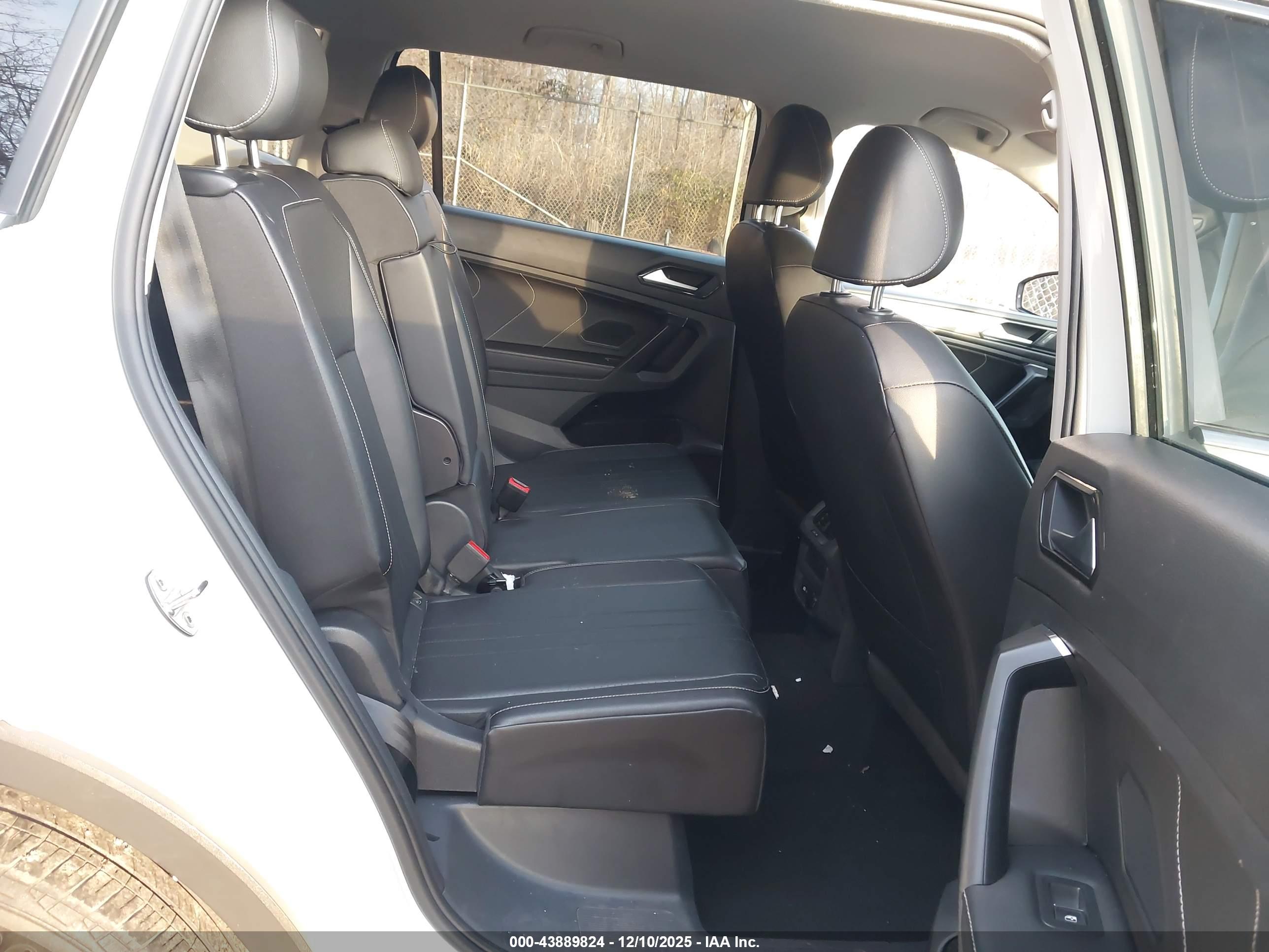 VOLKSWAGEN TIGUAN image 8