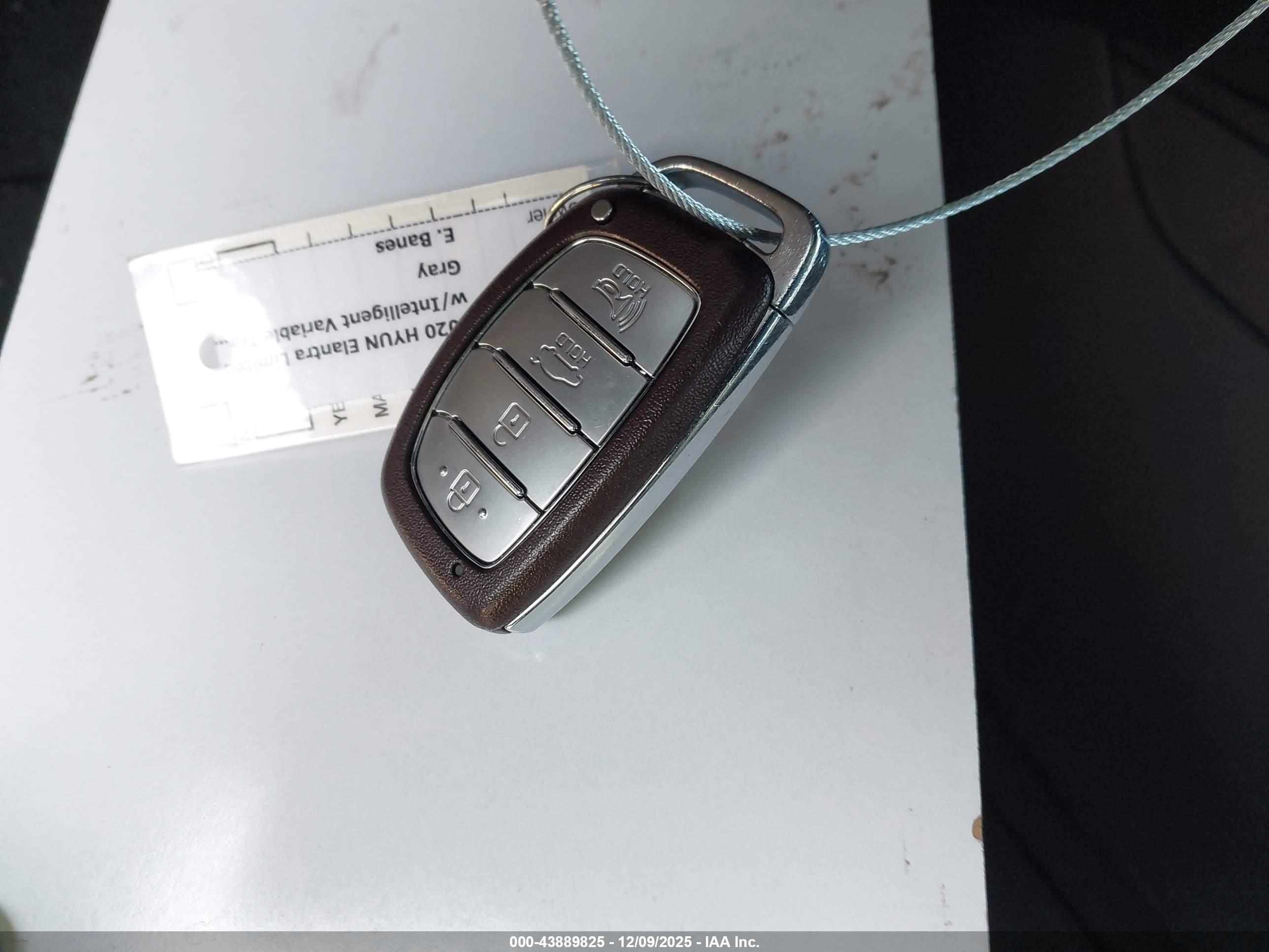 HYUNDAI ELANTRA image 11