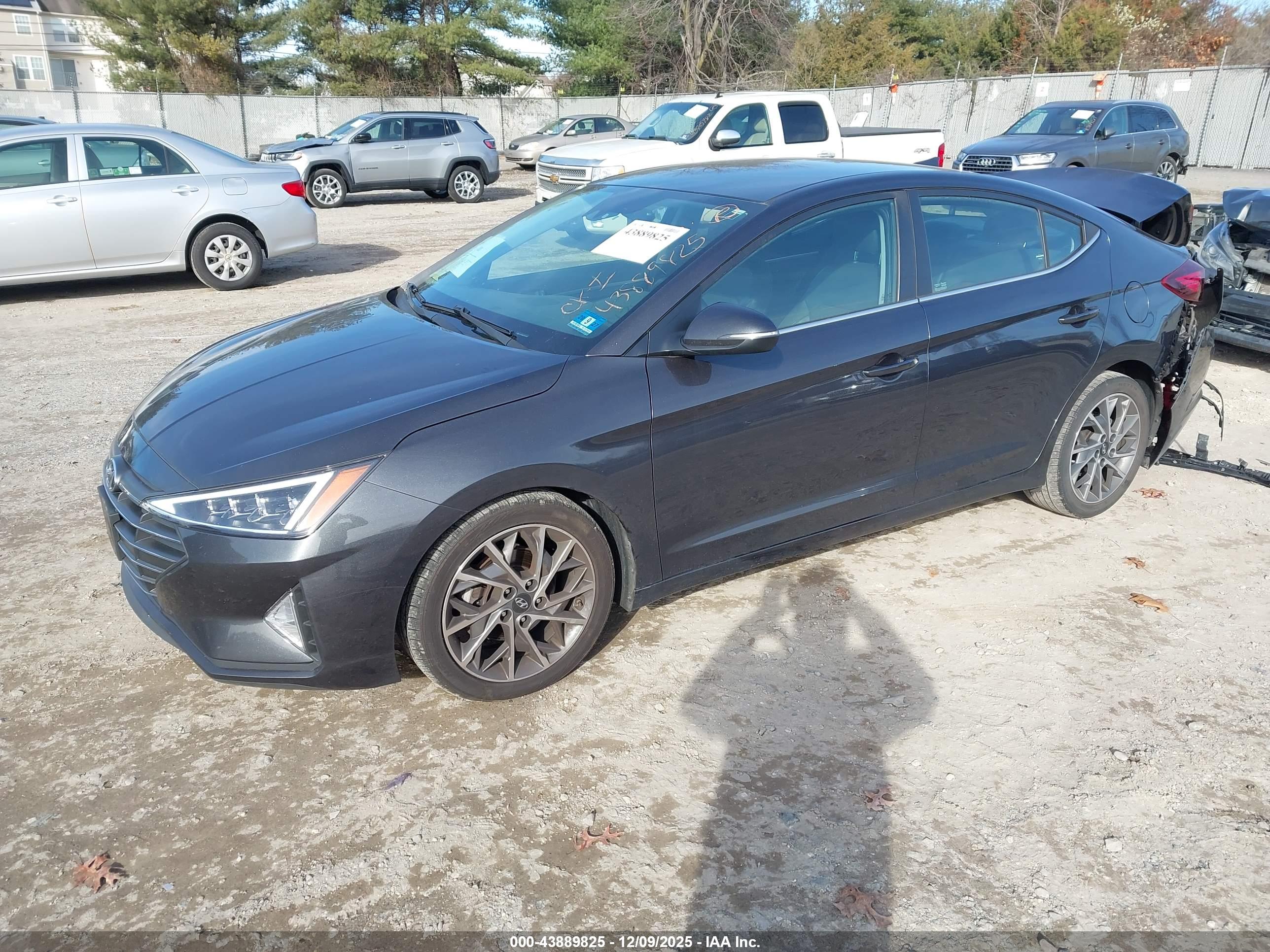 HYUNDAI ELANTRA image 2