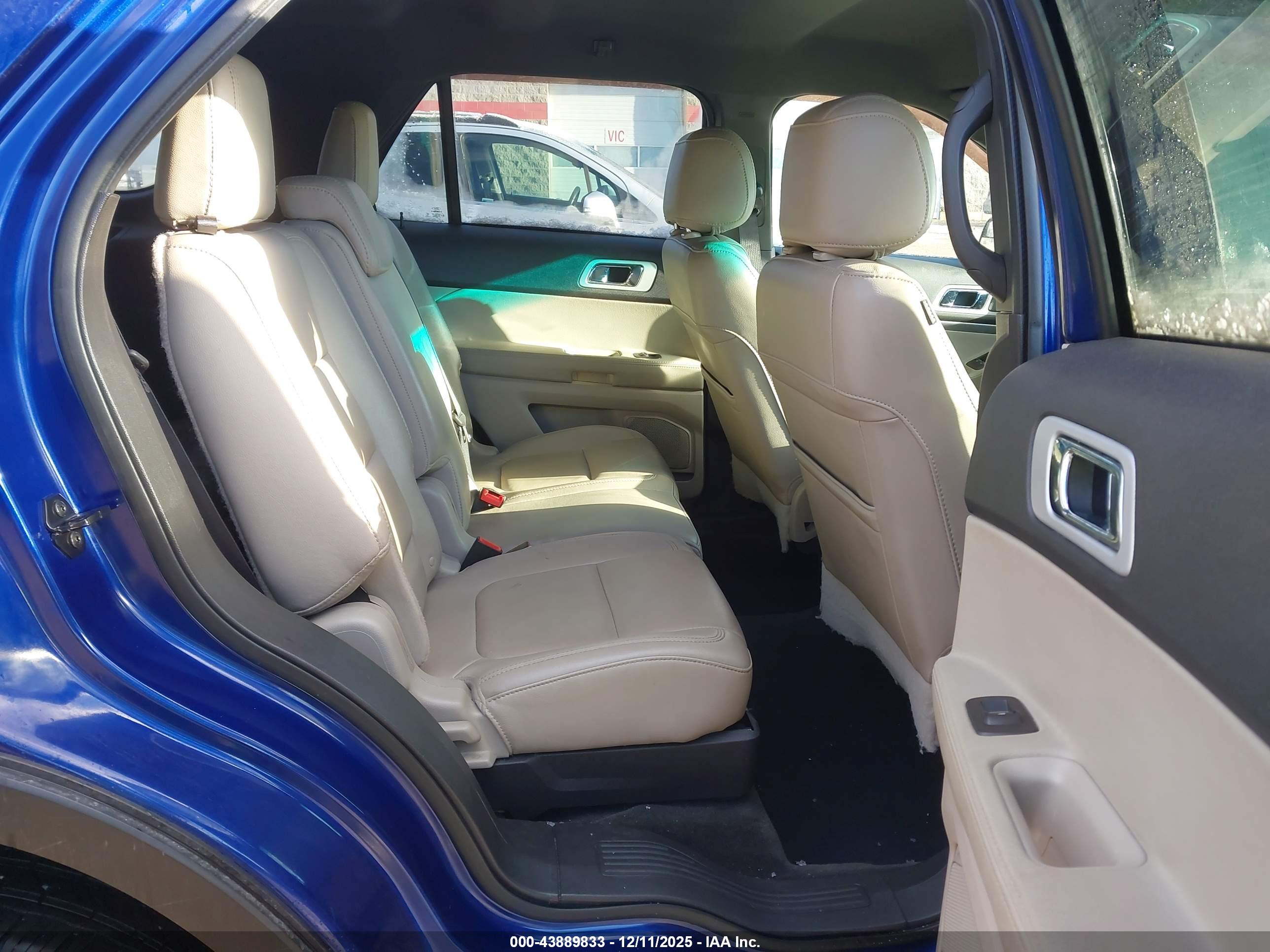 FORD EXPLORER image 8