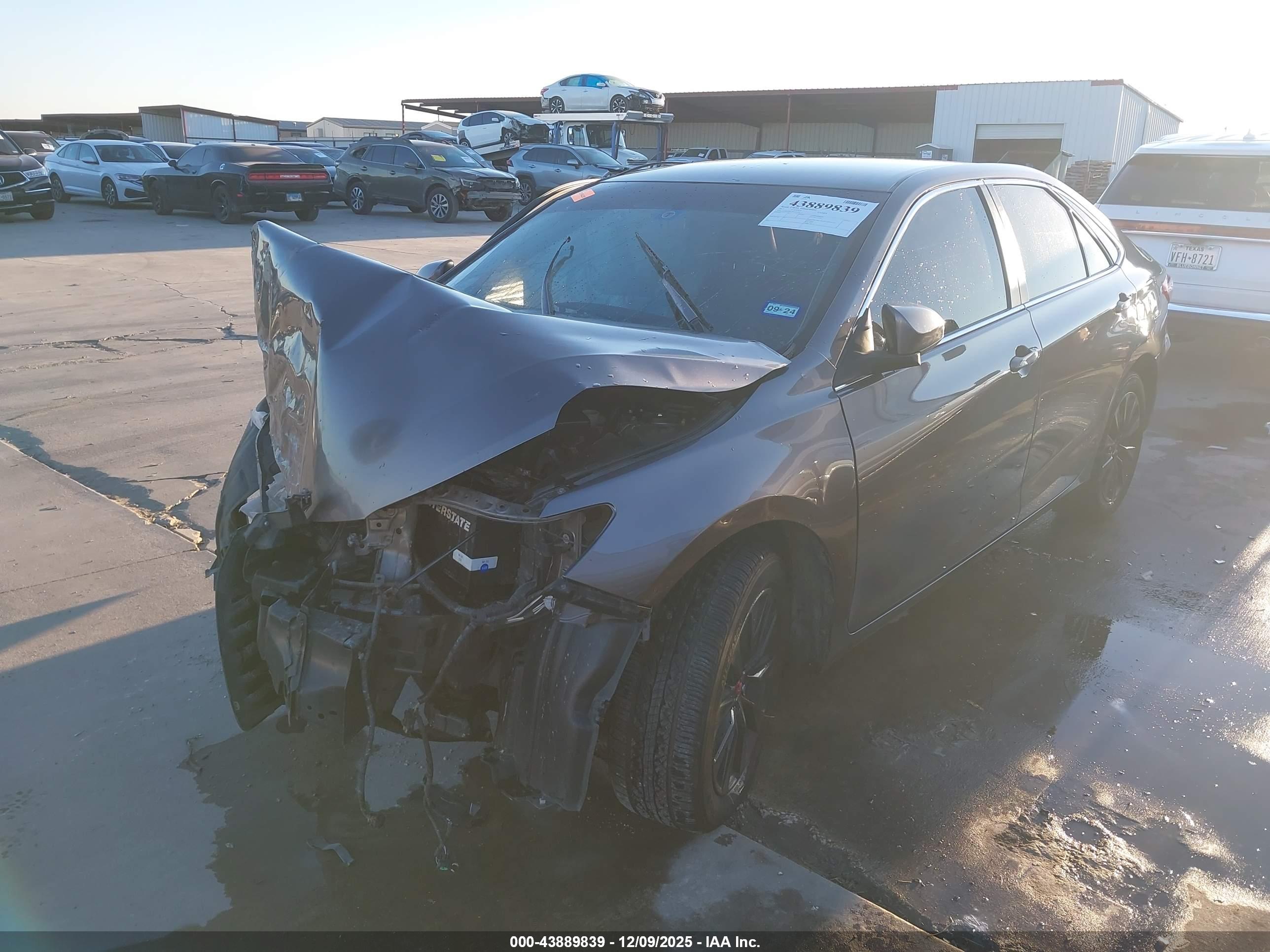 TOYOTA CAMRY image 2