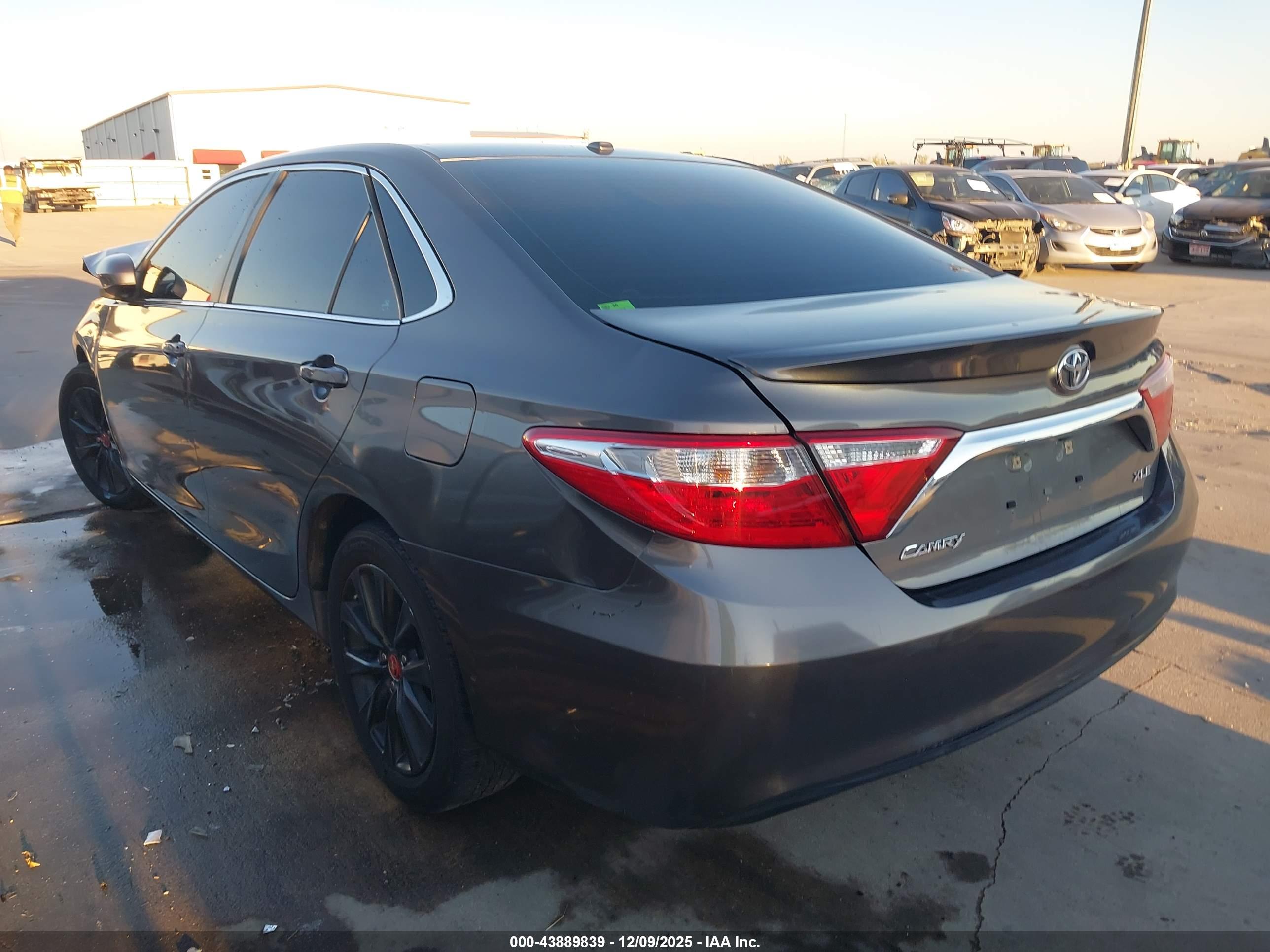 TOYOTA CAMRY image 3