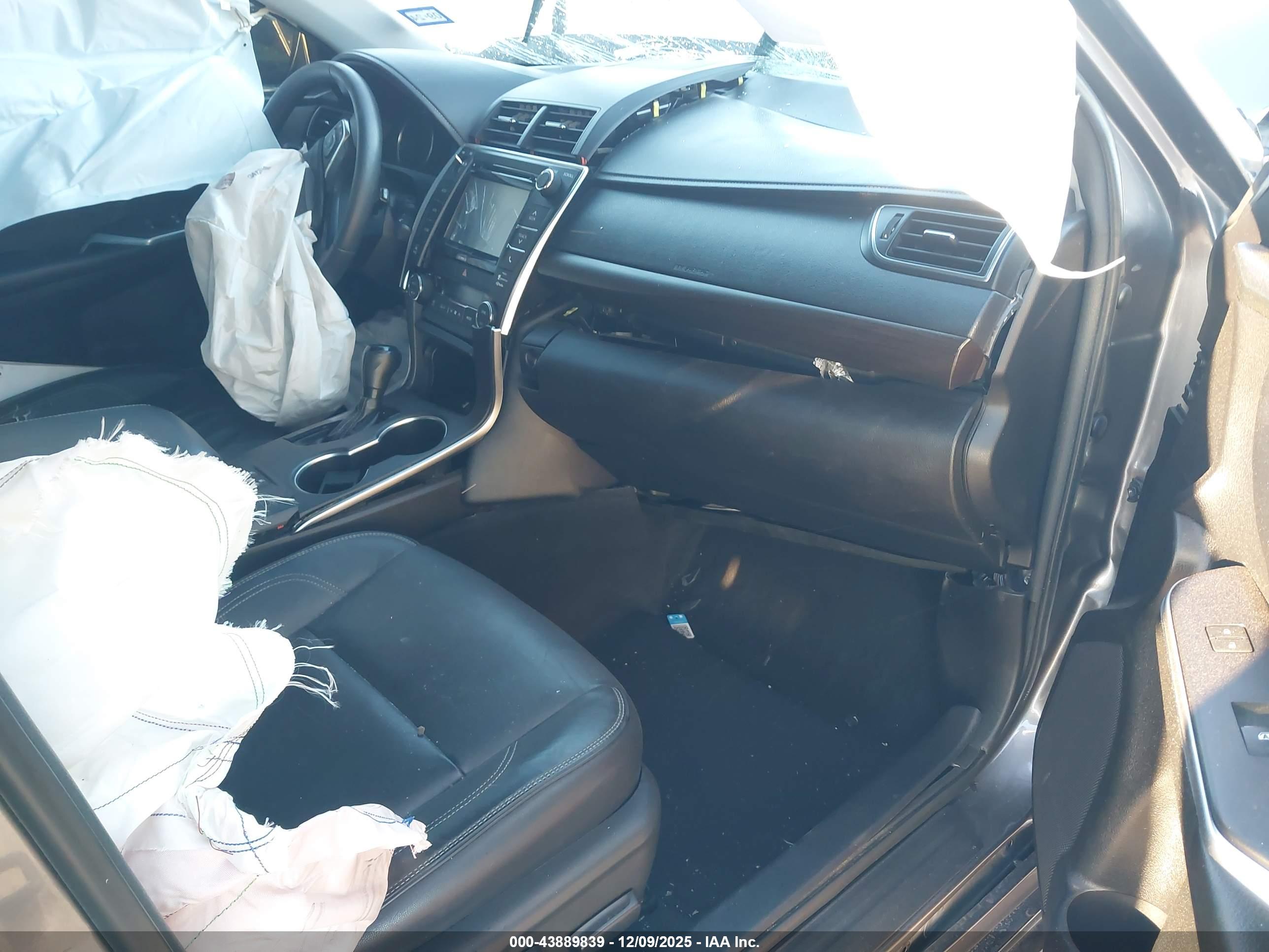 TOYOTA CAMRY image 5