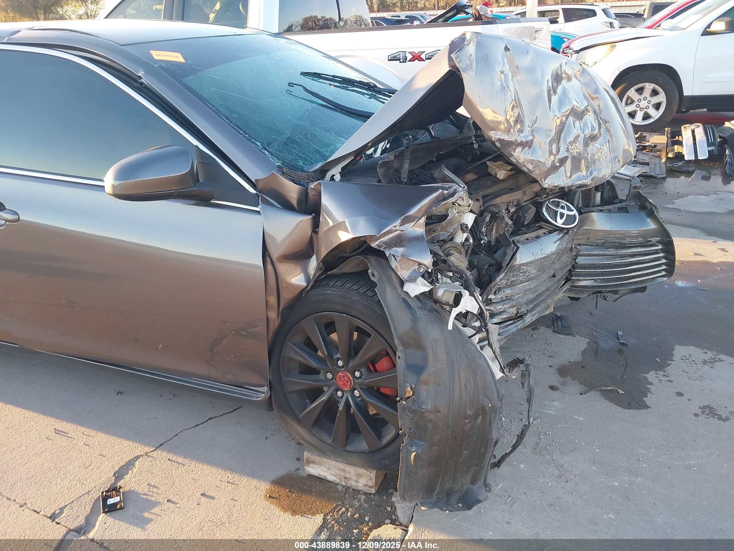 TOYOTA CAMRY image 6