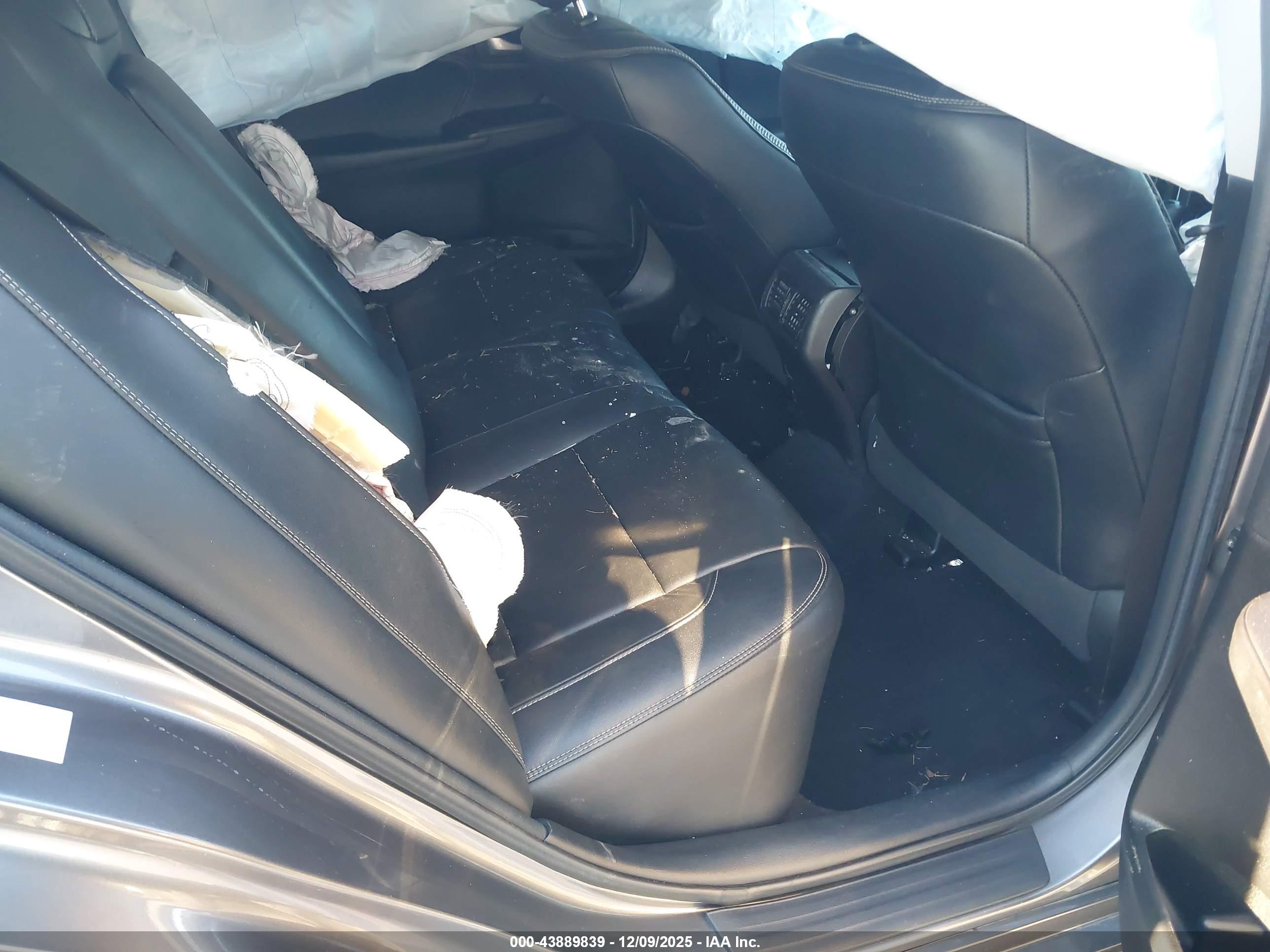 TOYOTA CAMRY image 8