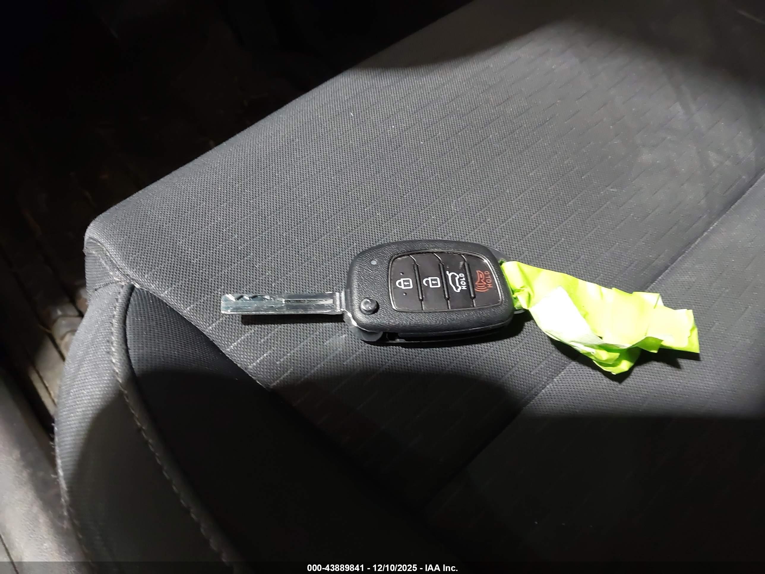 HYUNDAI TUCSON image 11