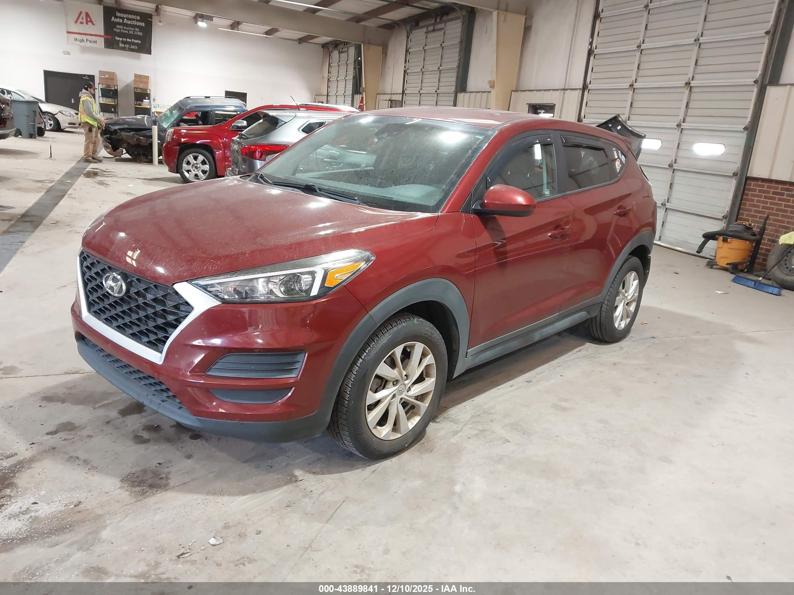 HYUNDAI TUCSON image 2