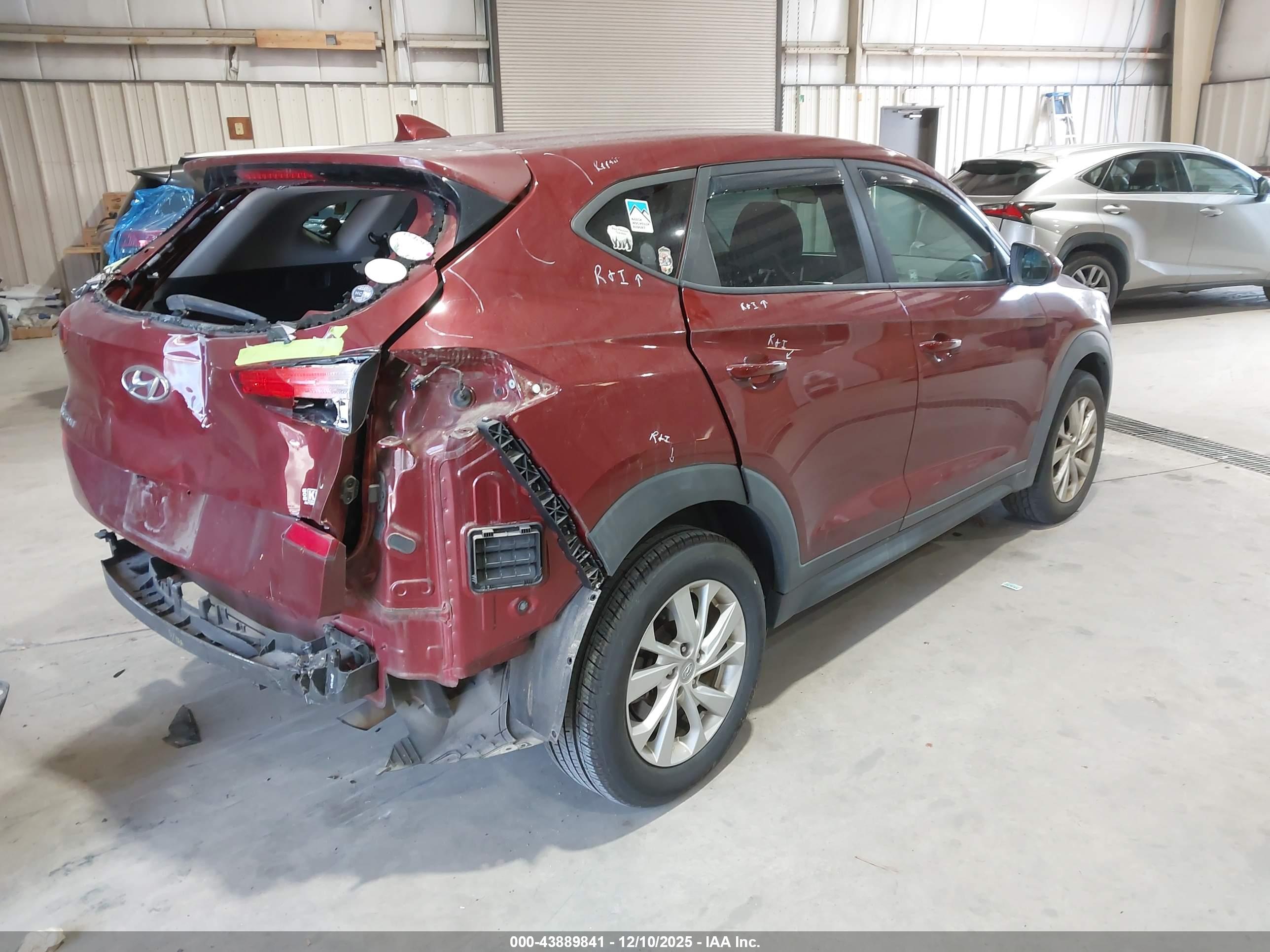 HYUNDAI TUCSON image 4