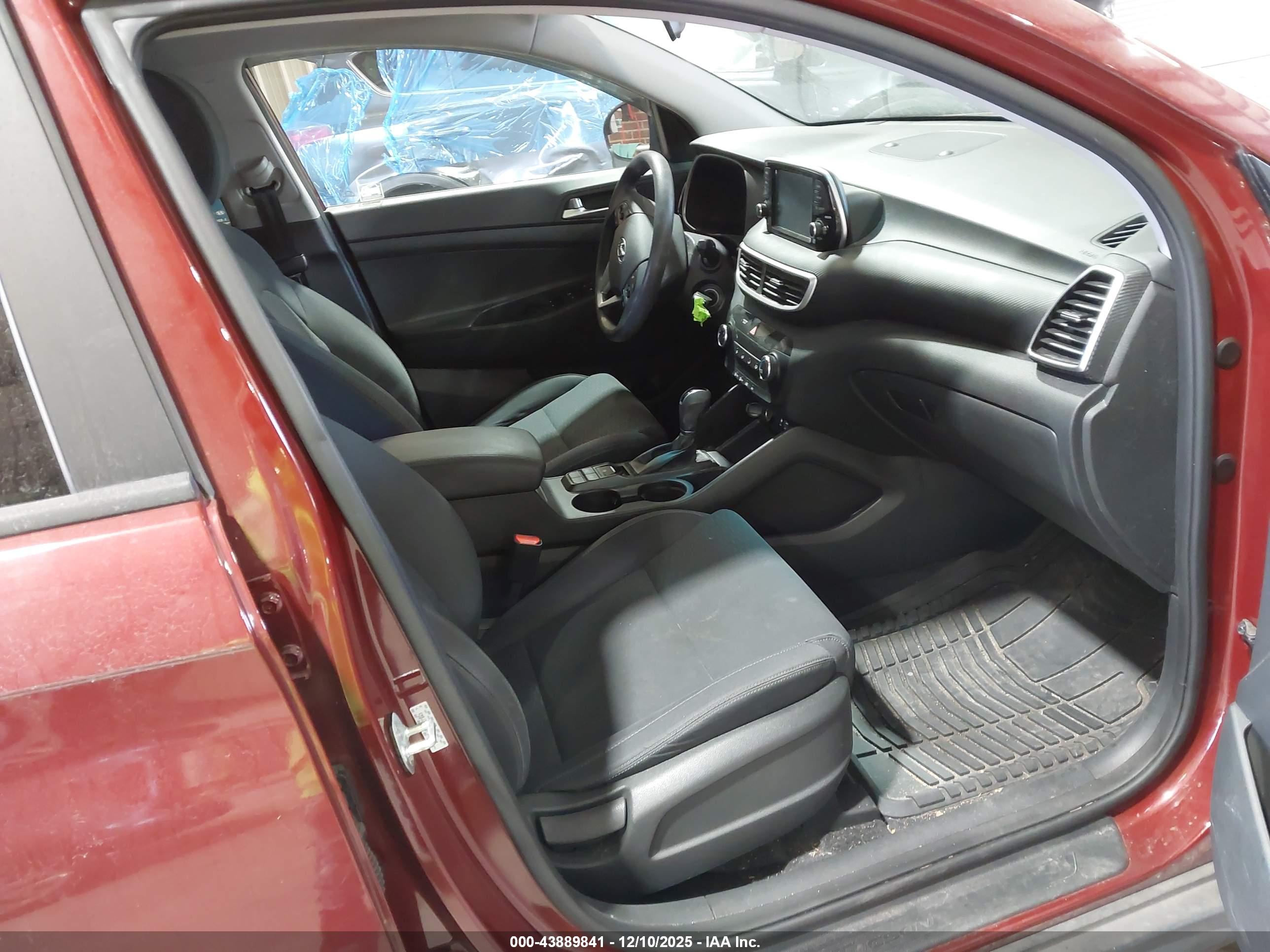 HYUNDAI TUCSON image 5