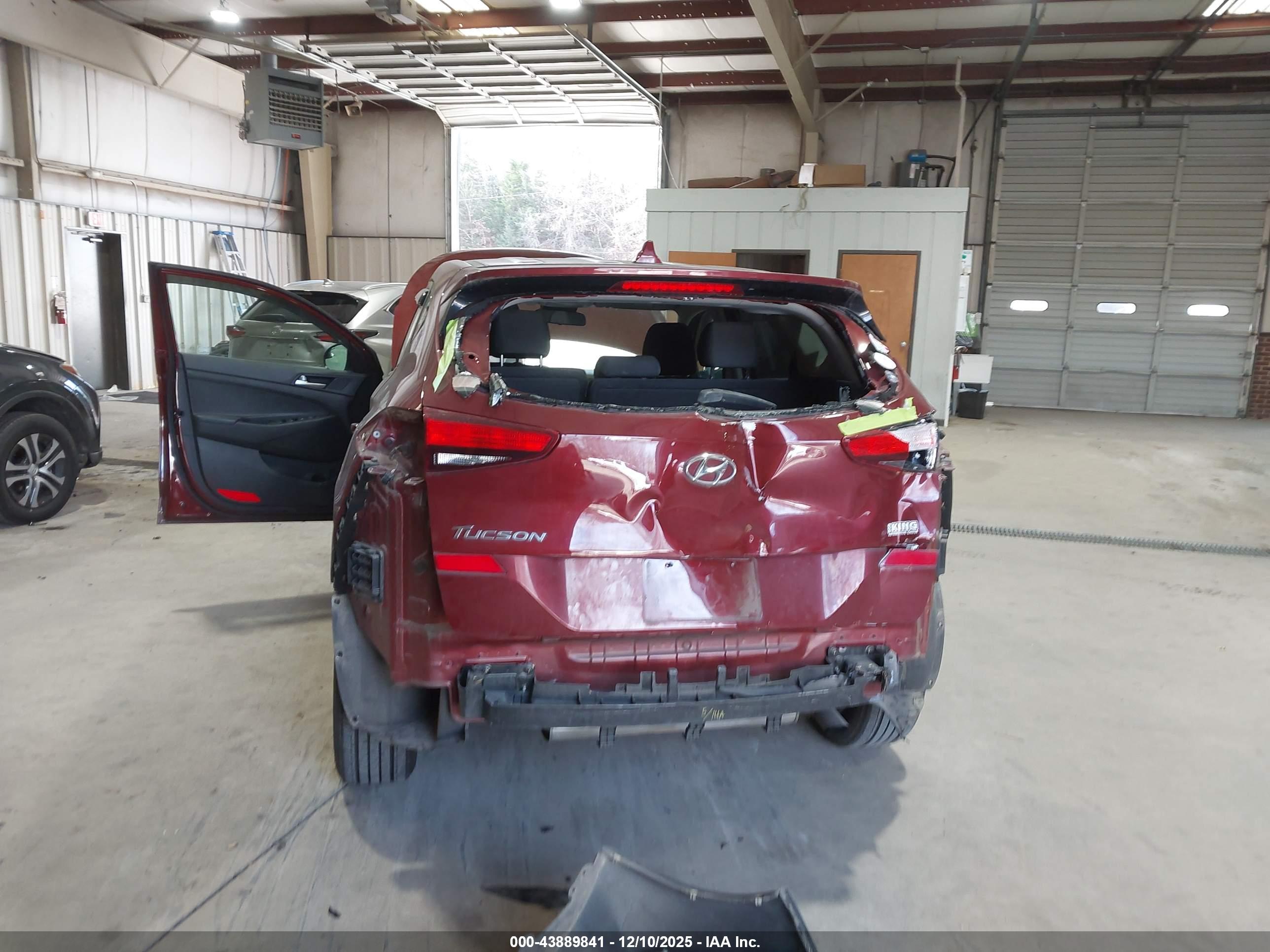 HYUNDAI TUCSON image 6