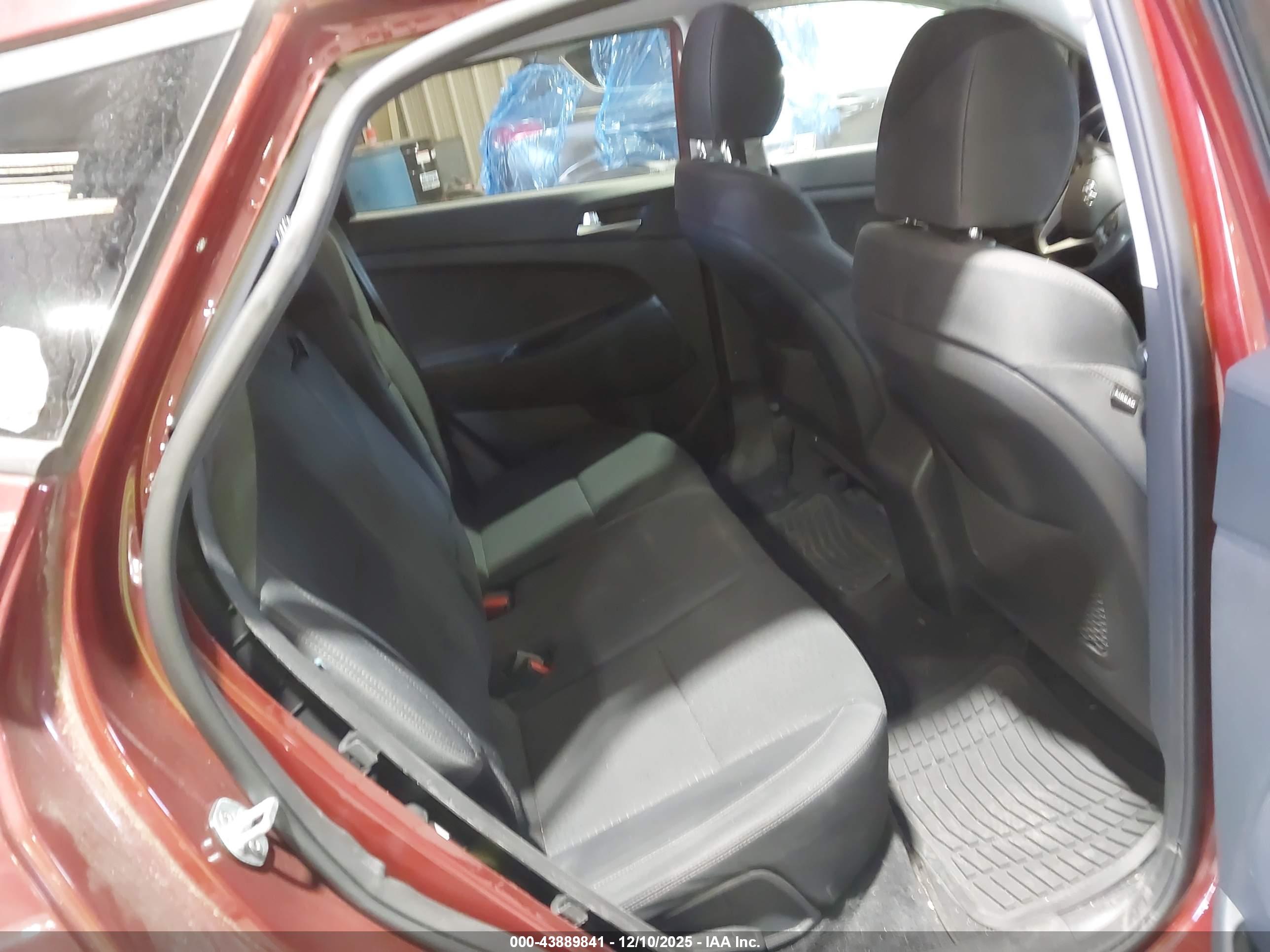 HYUNDAI TUCSON image 8