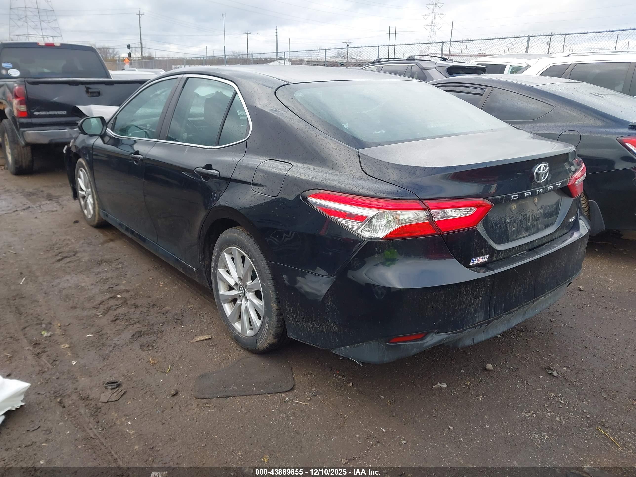 TOYOTA CAMRY image 3