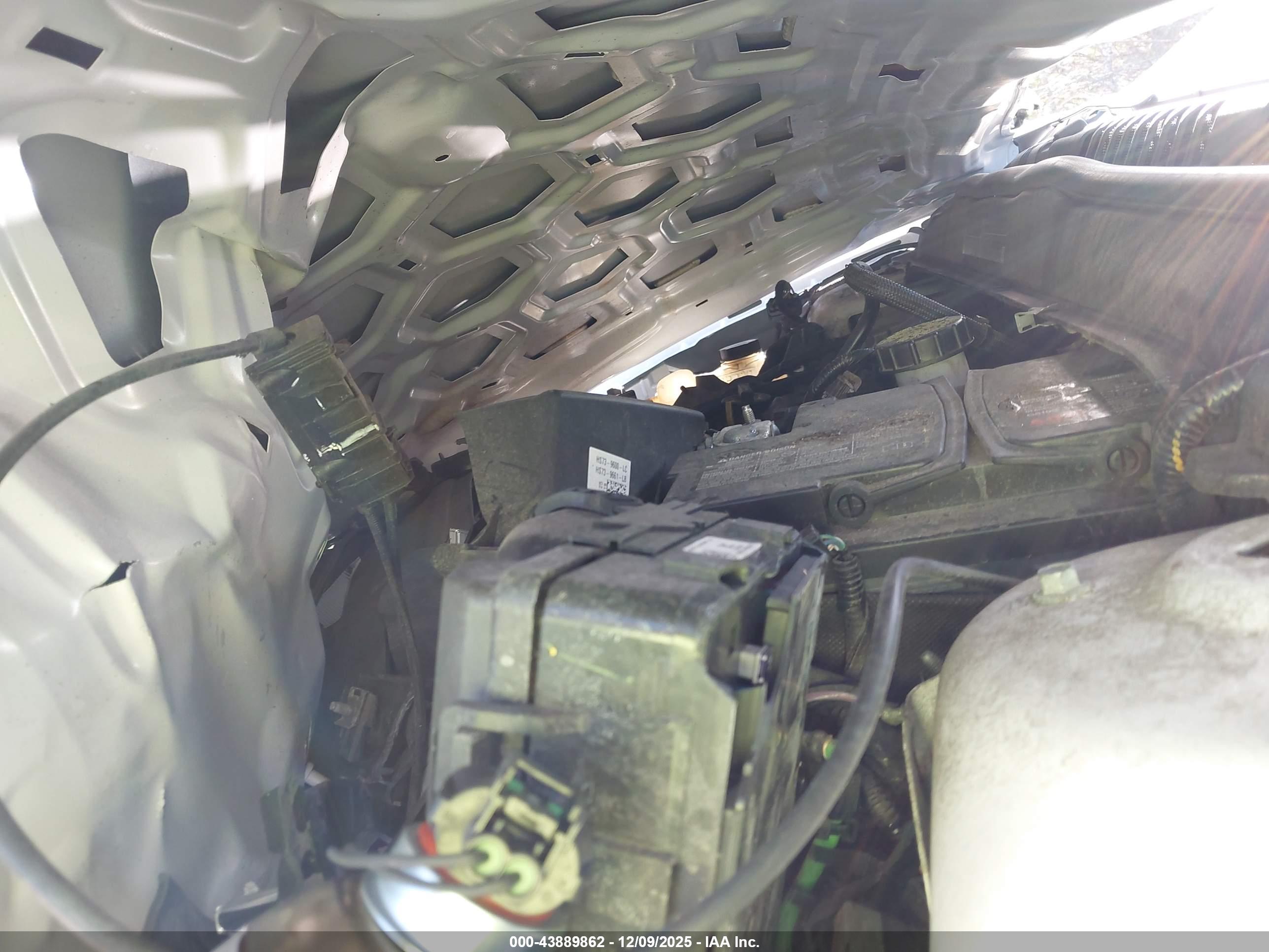 FORD FUSION image 10