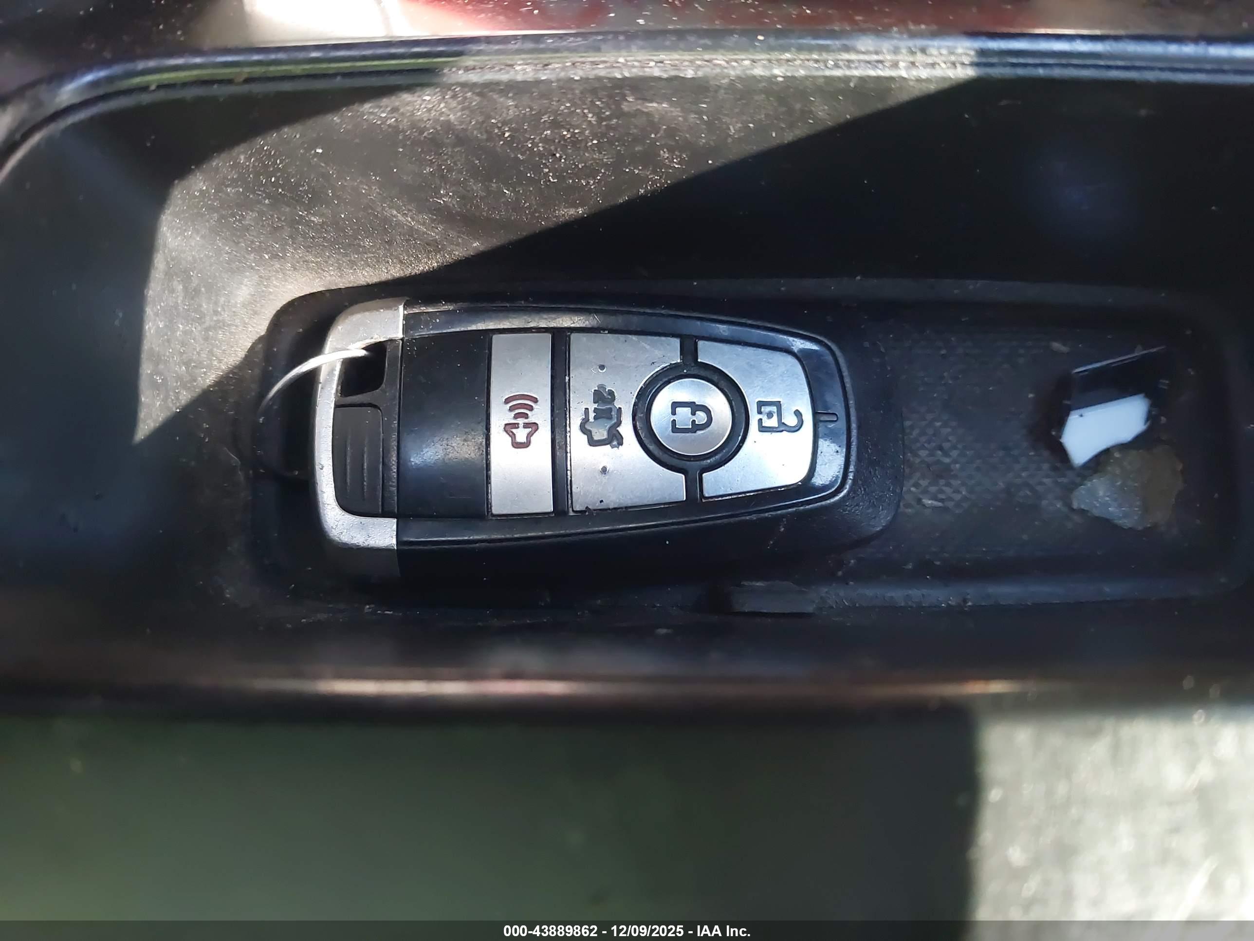 FORD FUSION image 11