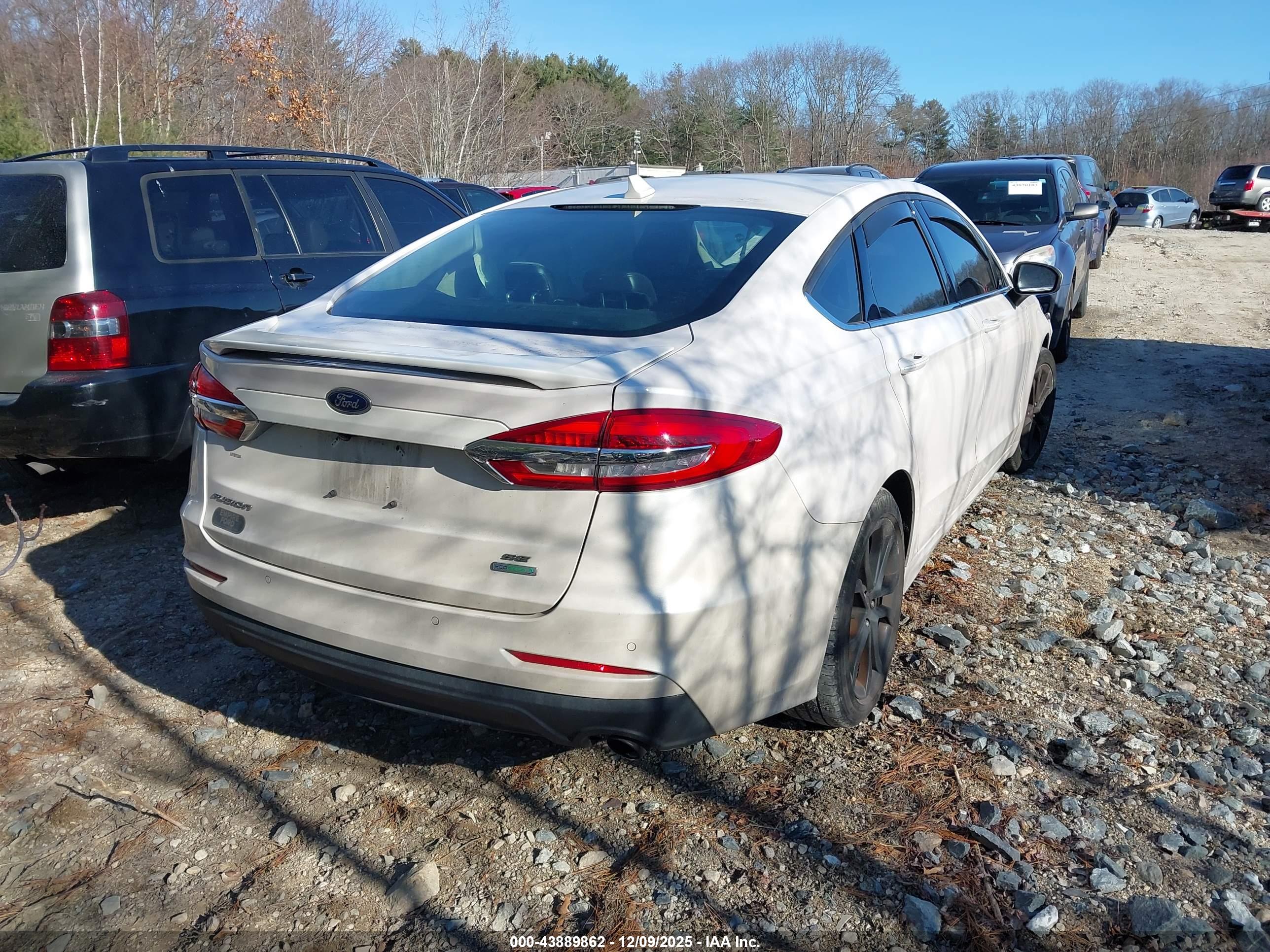 FORD FUSION image 4