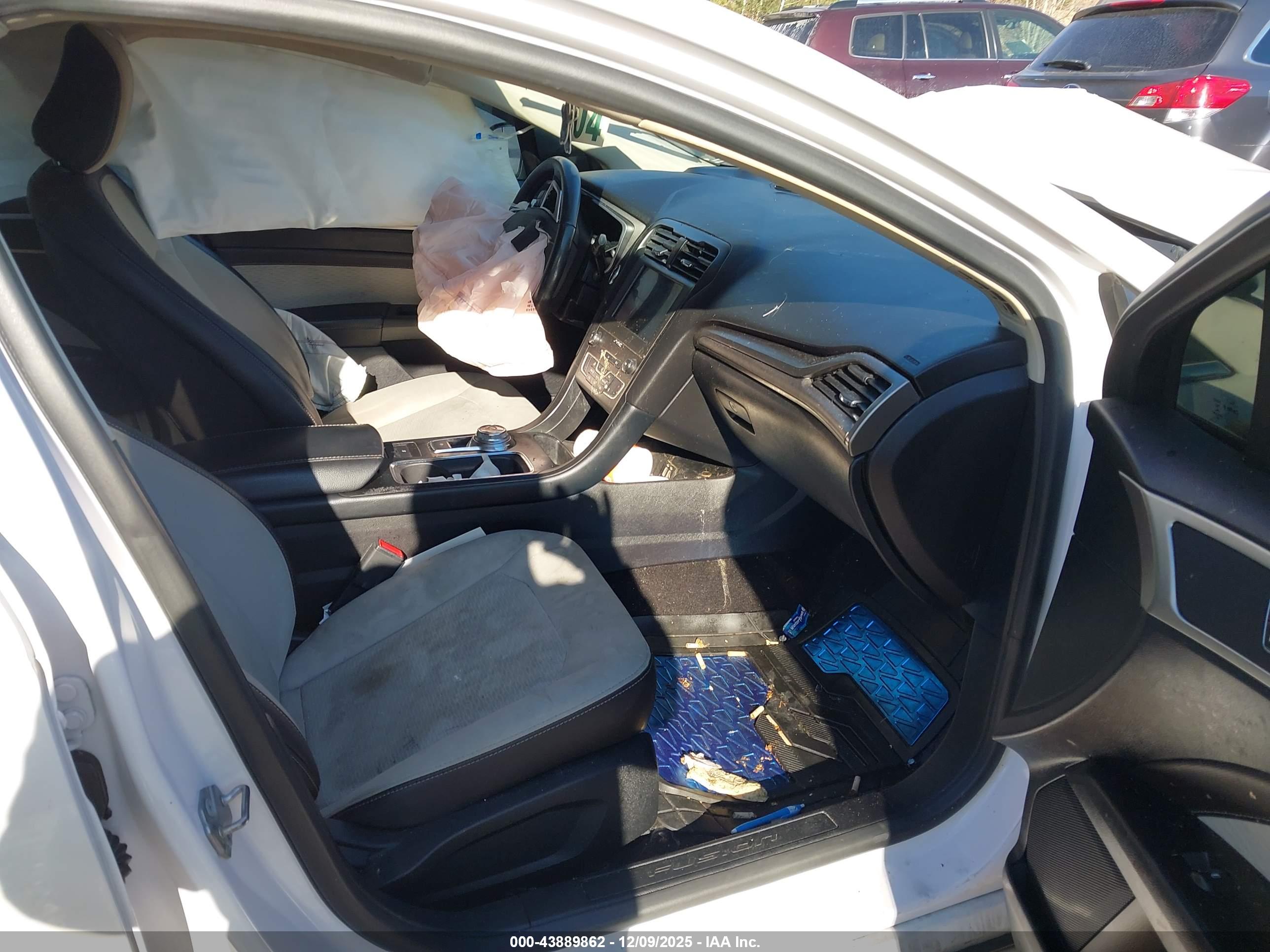 FORD FUSION image 5