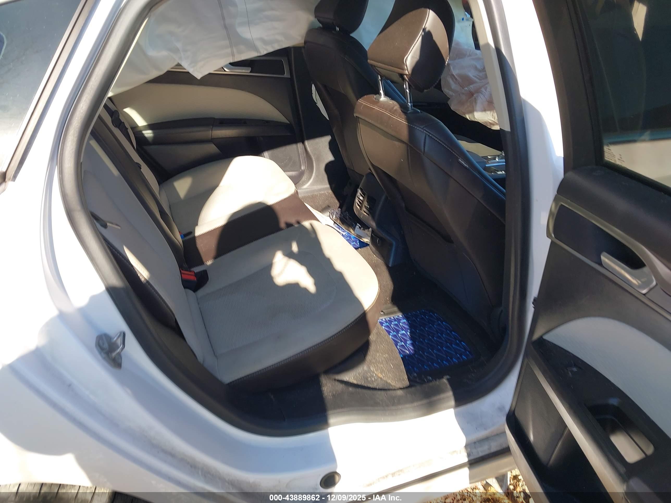 FORD FUSION image 8